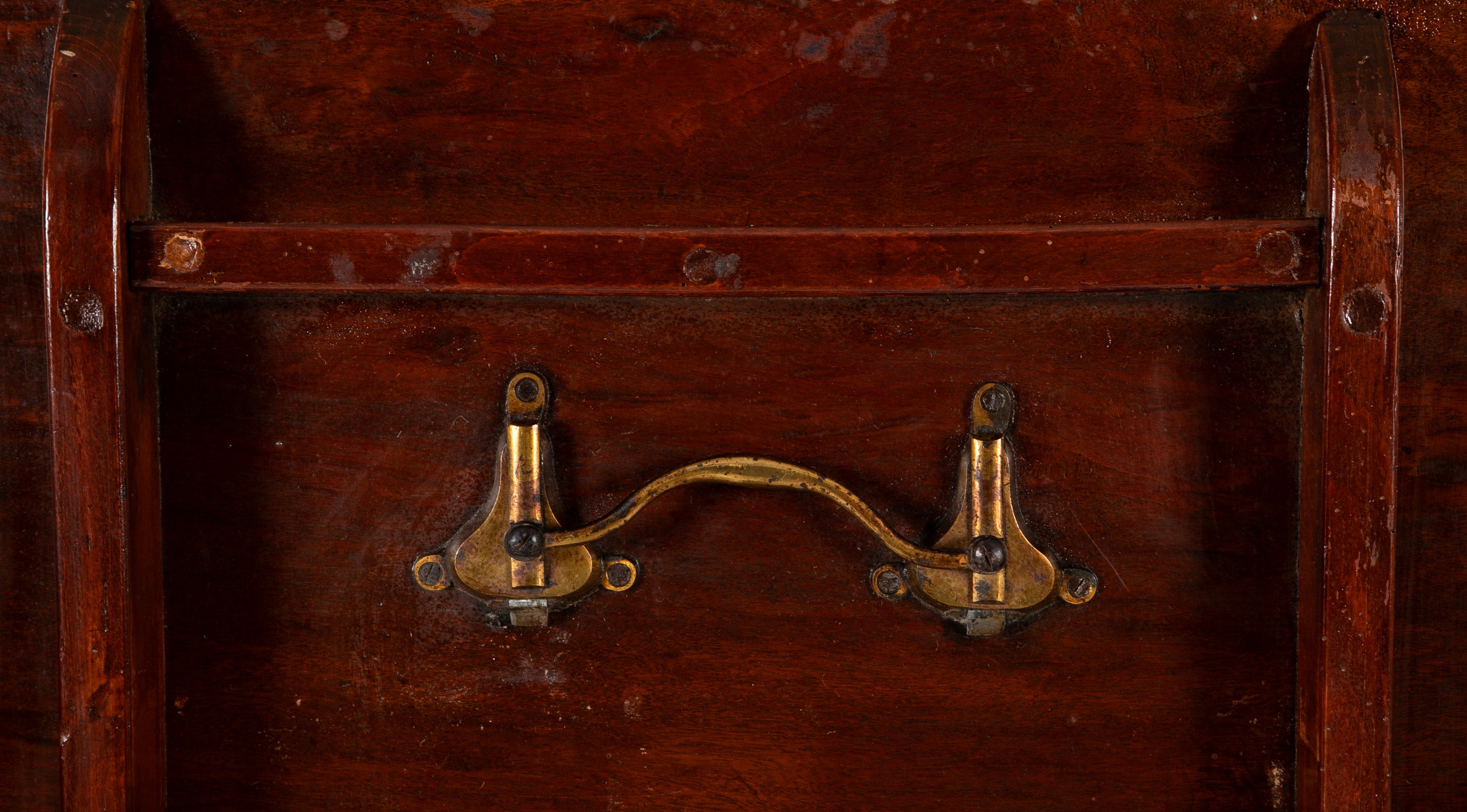 A Regency Double Pillar Two Part Mahogany Tilt Top Dining Table