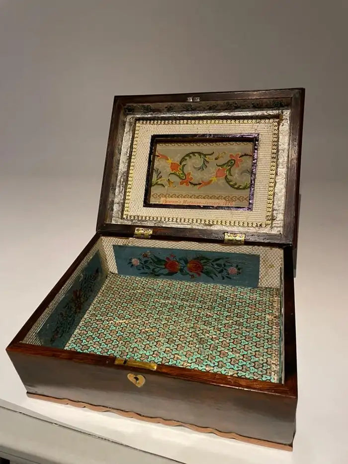 19th Century American Rosewood Box with Fruit Wood Star Inlay