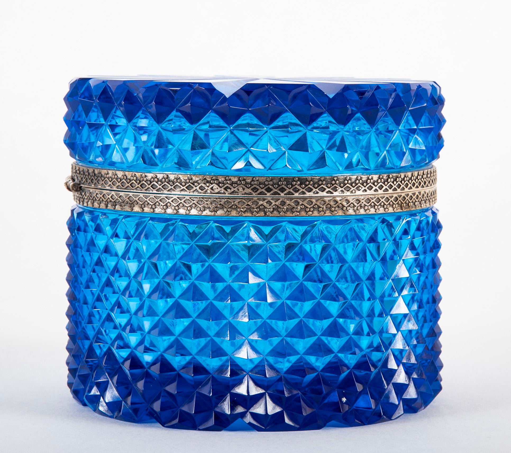 Round French Brilliant Blue Cut Crystal Box