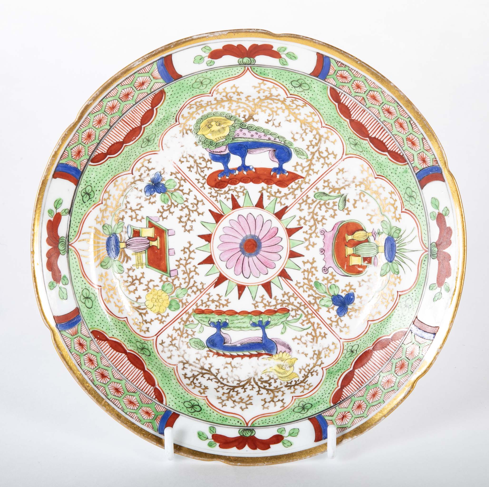 Worcester "Dragons in Compartments" Porcelain Plate with Scalloped Rim
