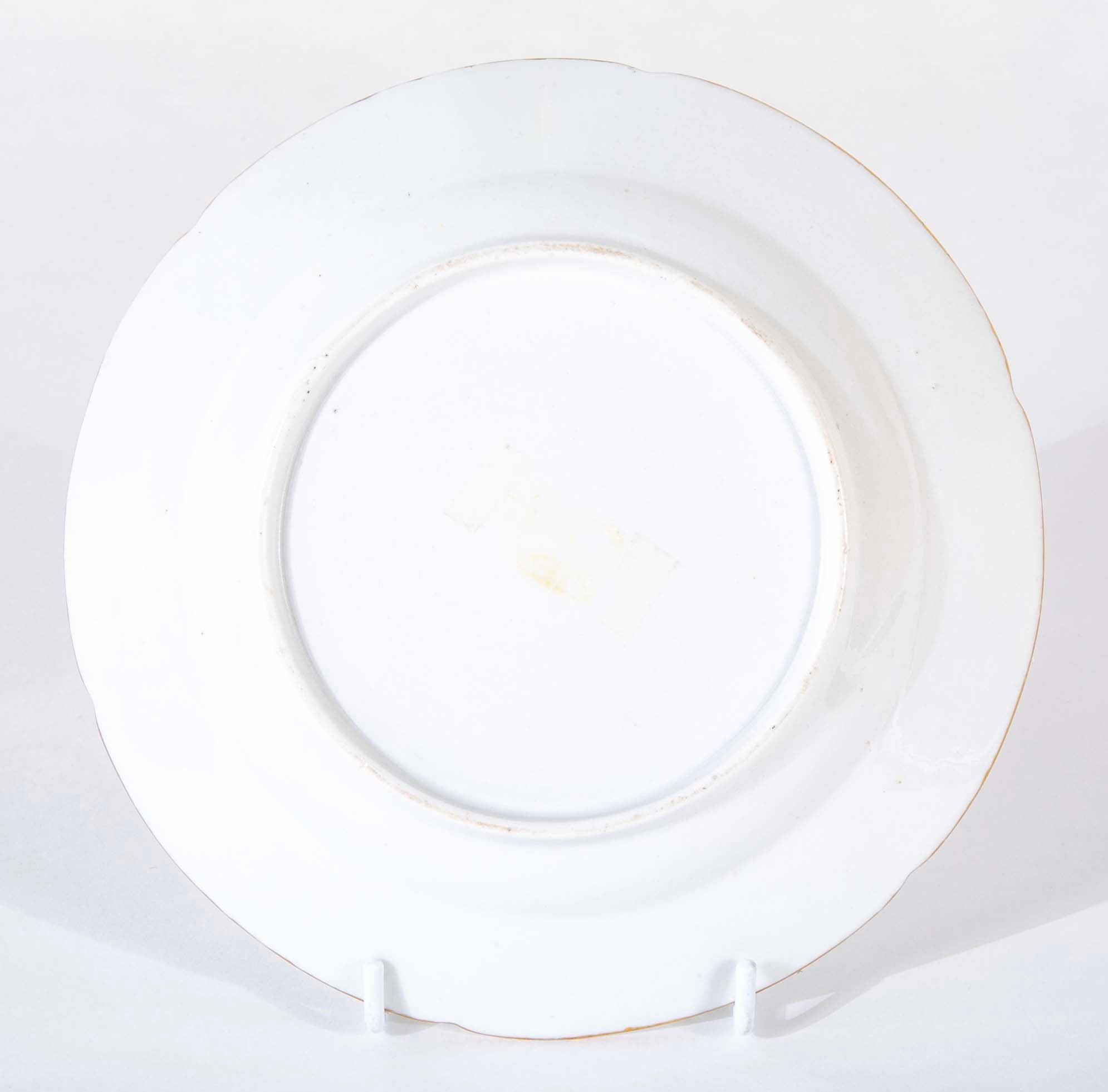 Worcester "Dragons in Compartments" Porcelain Plate with Scalloped Rim