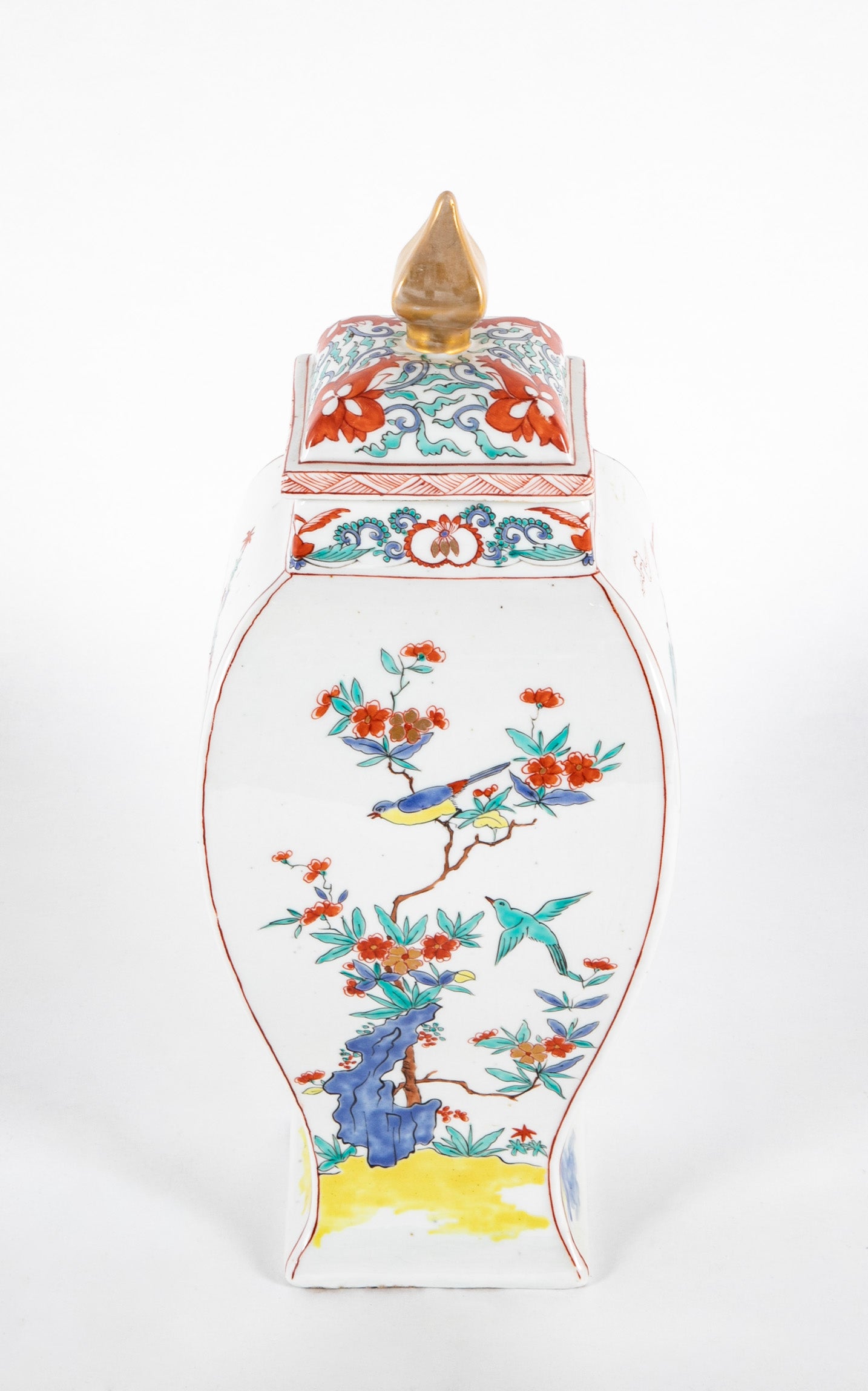 French Lidded Garniture Vase in the Kakiemon Style