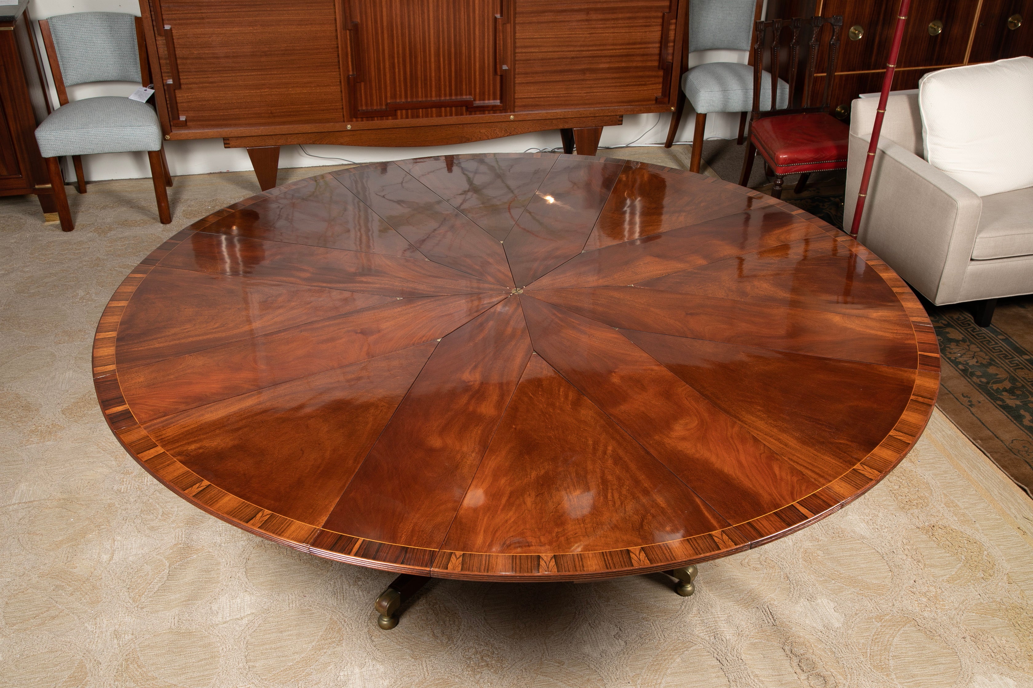 A Regency Style Jupe Dining Table in Mahogany