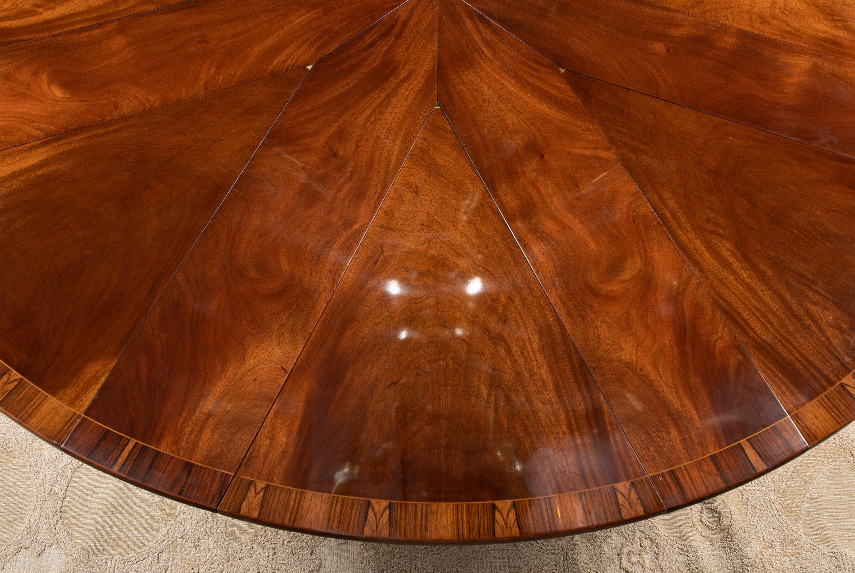 A Regency Style Jupe Dining Table in Mahogany