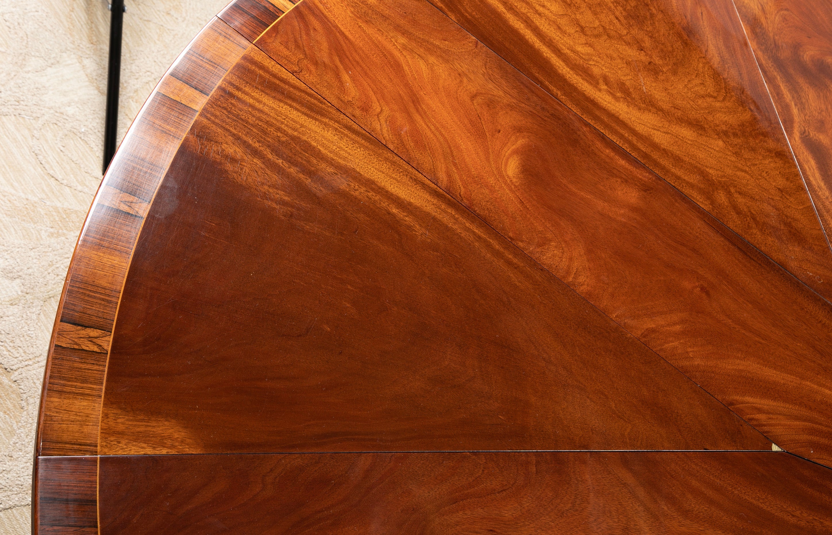 A Regency Style Jupe Dining Table in Mahogany