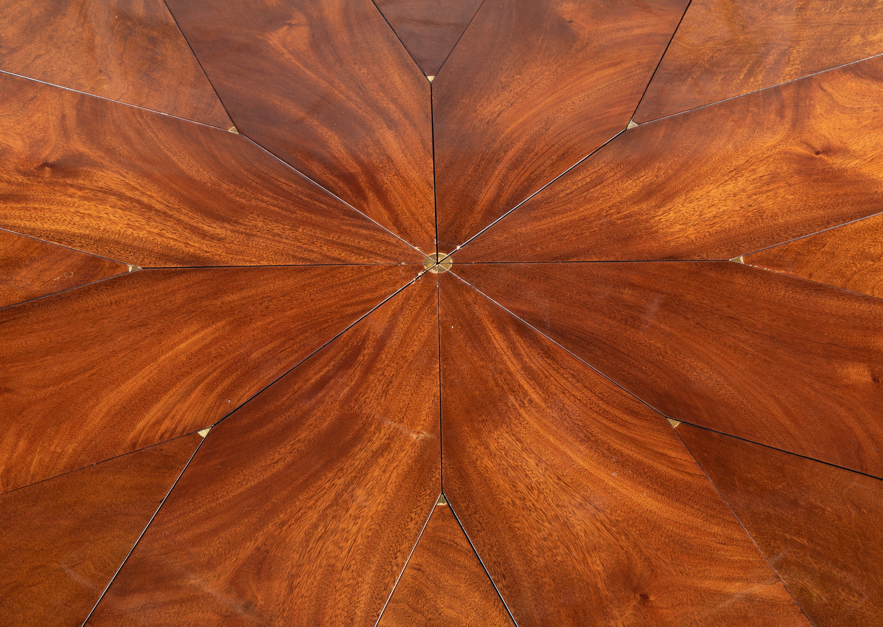 A Regency Style Jupe Dining Table in Mahogany