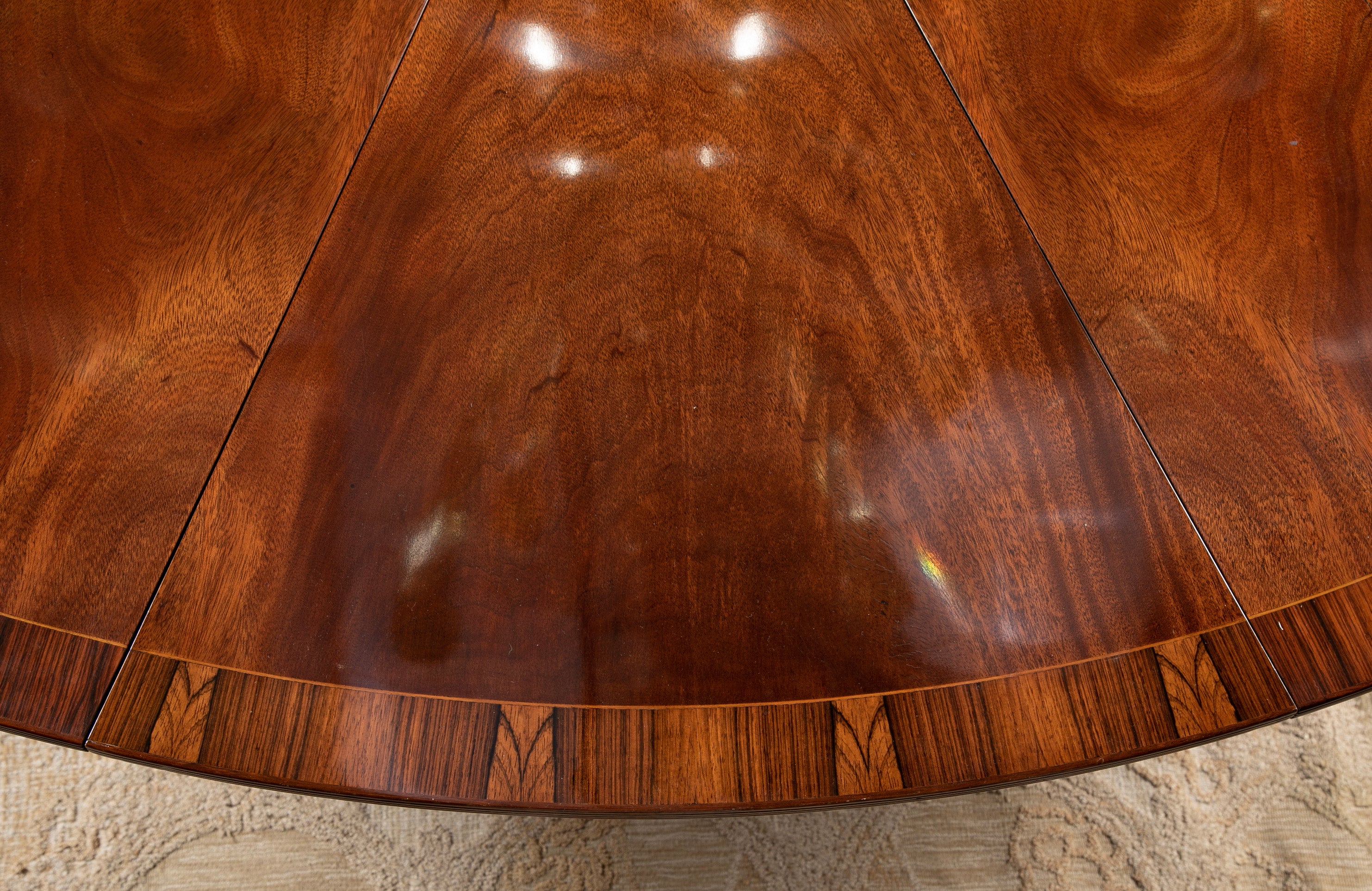 A Regency Style Jupe Dining Table in Mahogany