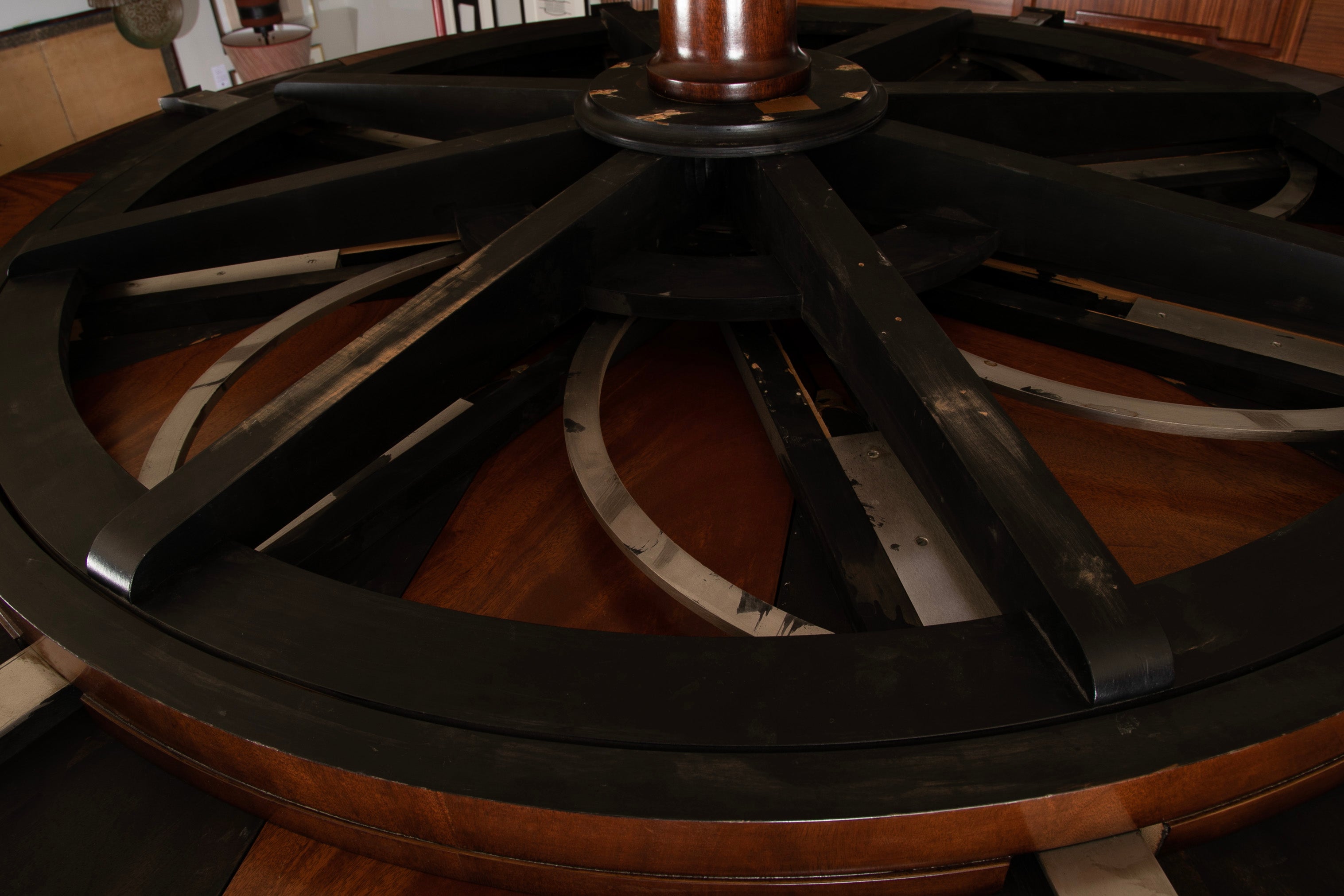 A Regency Style Jupe Dining Table in Mahogany