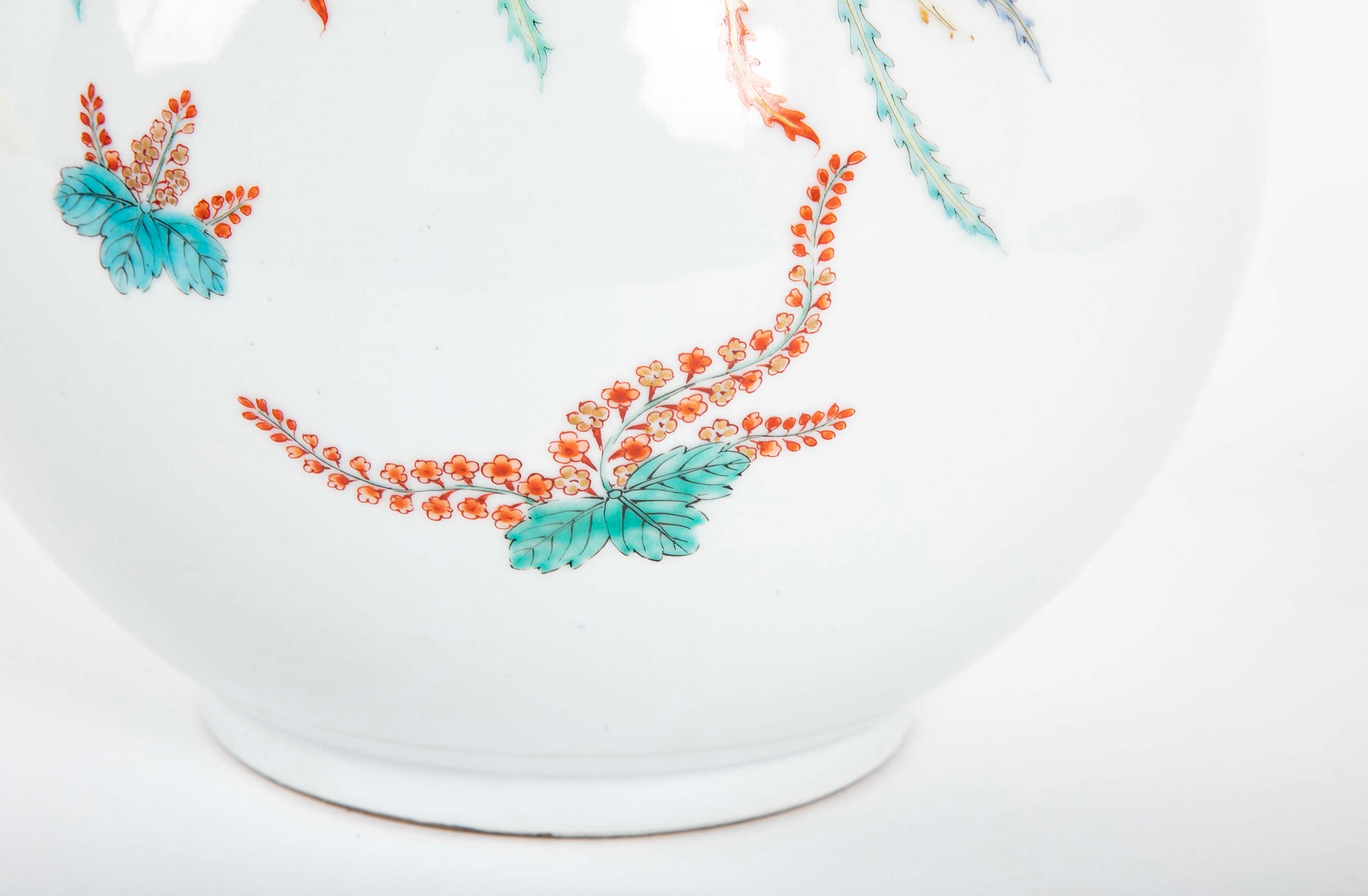 Kakiemon Porcelain Bottle Vase with Bladder Form with Phoenix and Paulownia Design