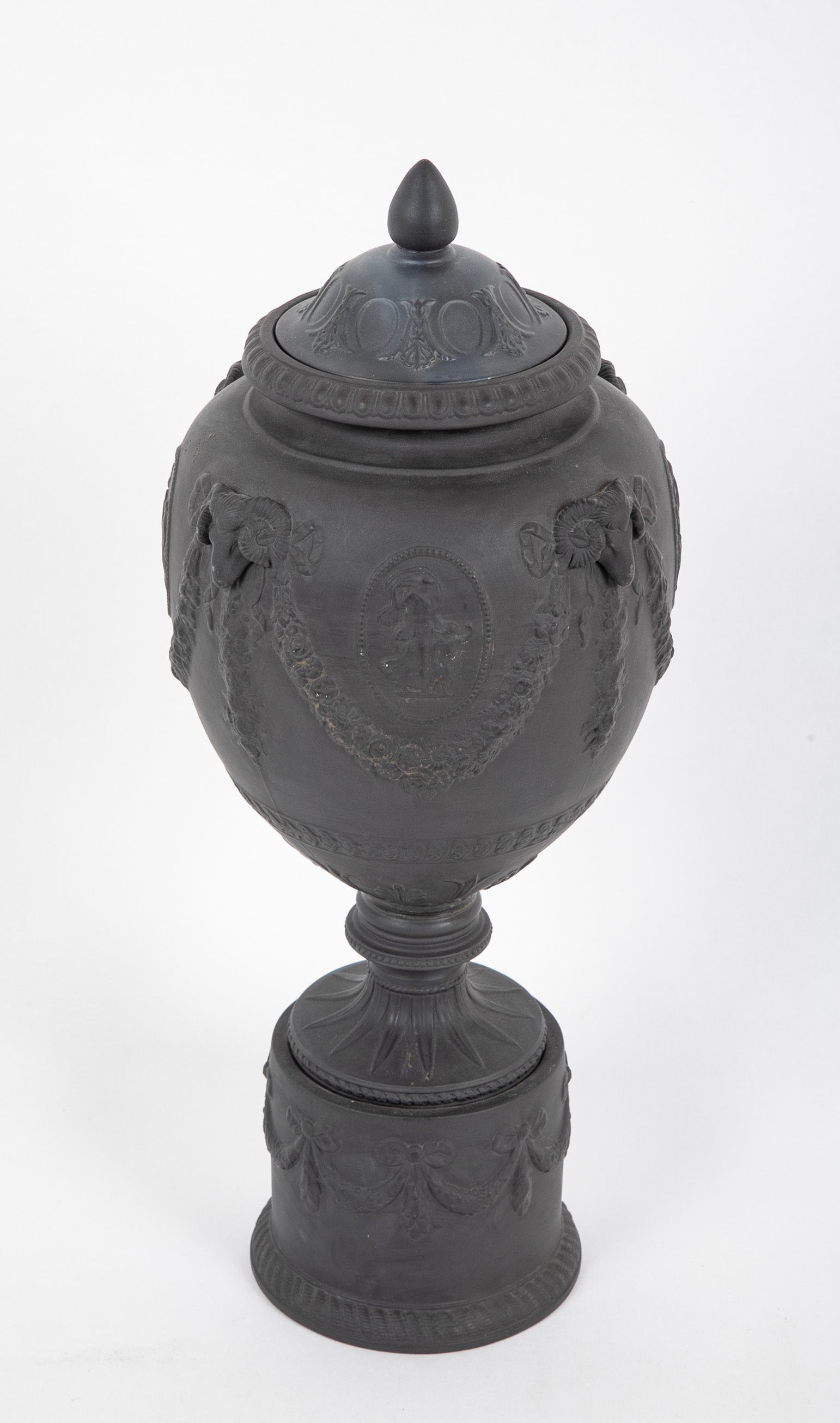 20th Century English Ceramic Urn in the Style of Wedgwood