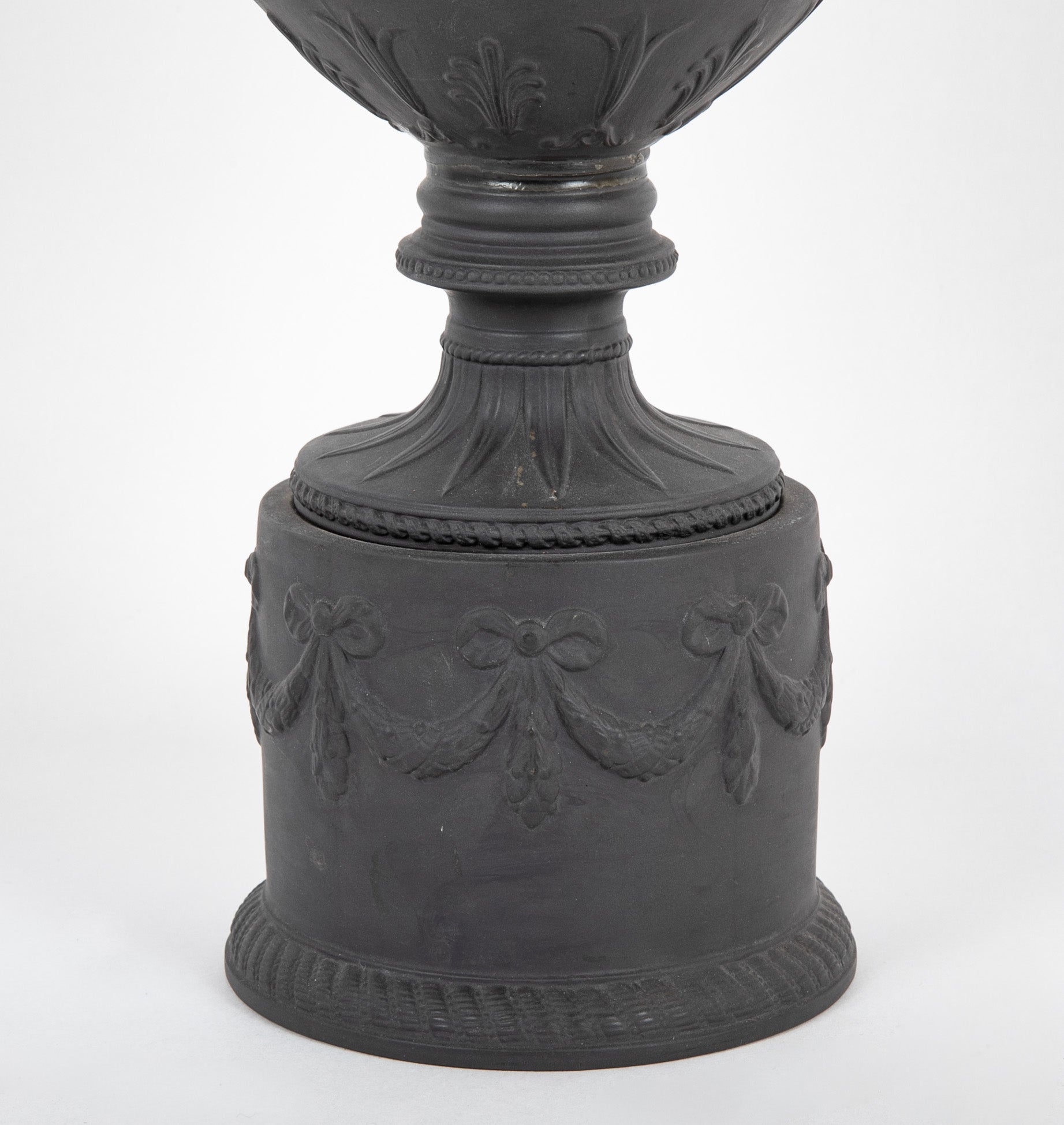 20th Century English Ceramic Urn in the Style of Wedgwood