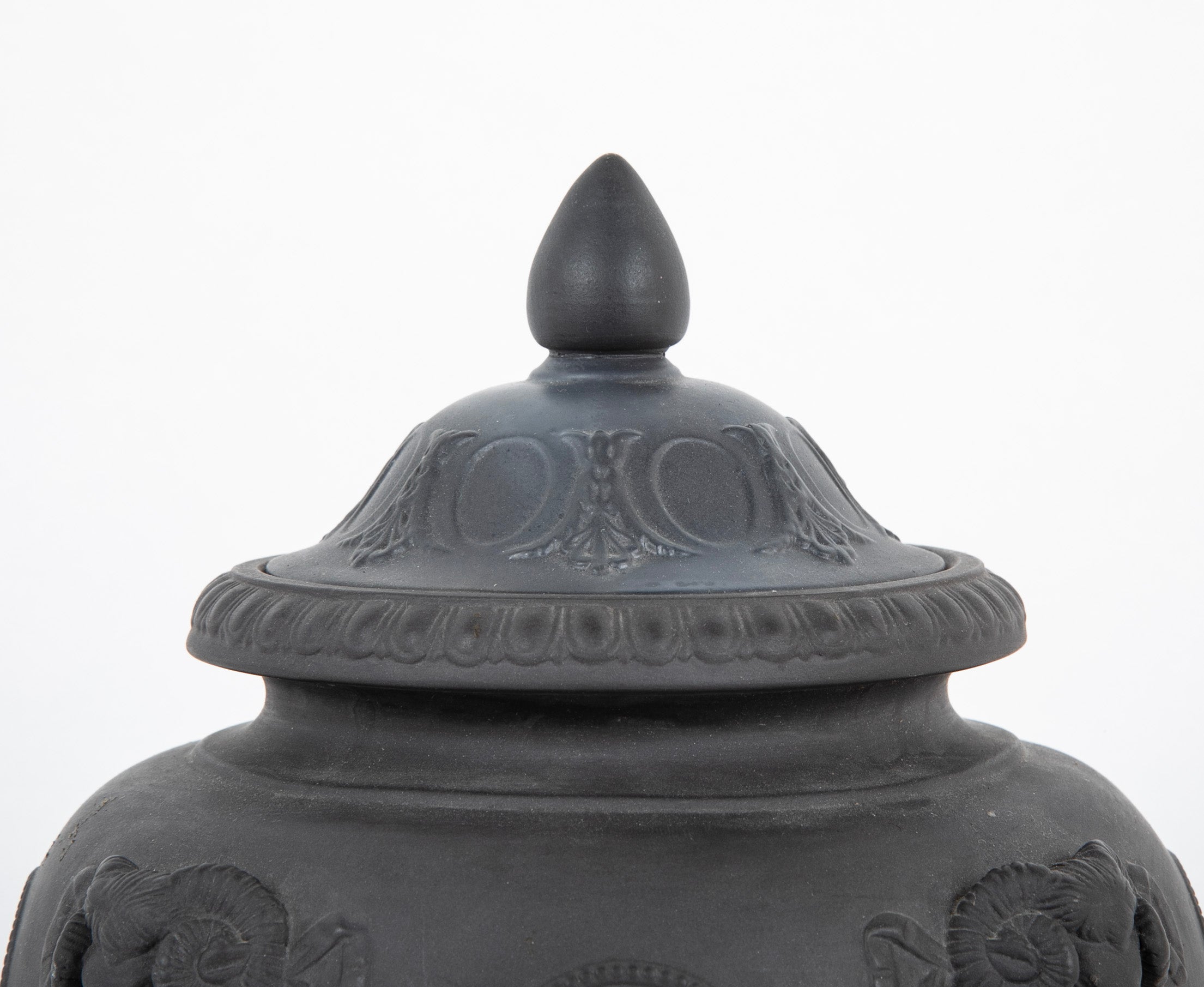 20th Century English Ceramic Urn in the Style of Wedgwood