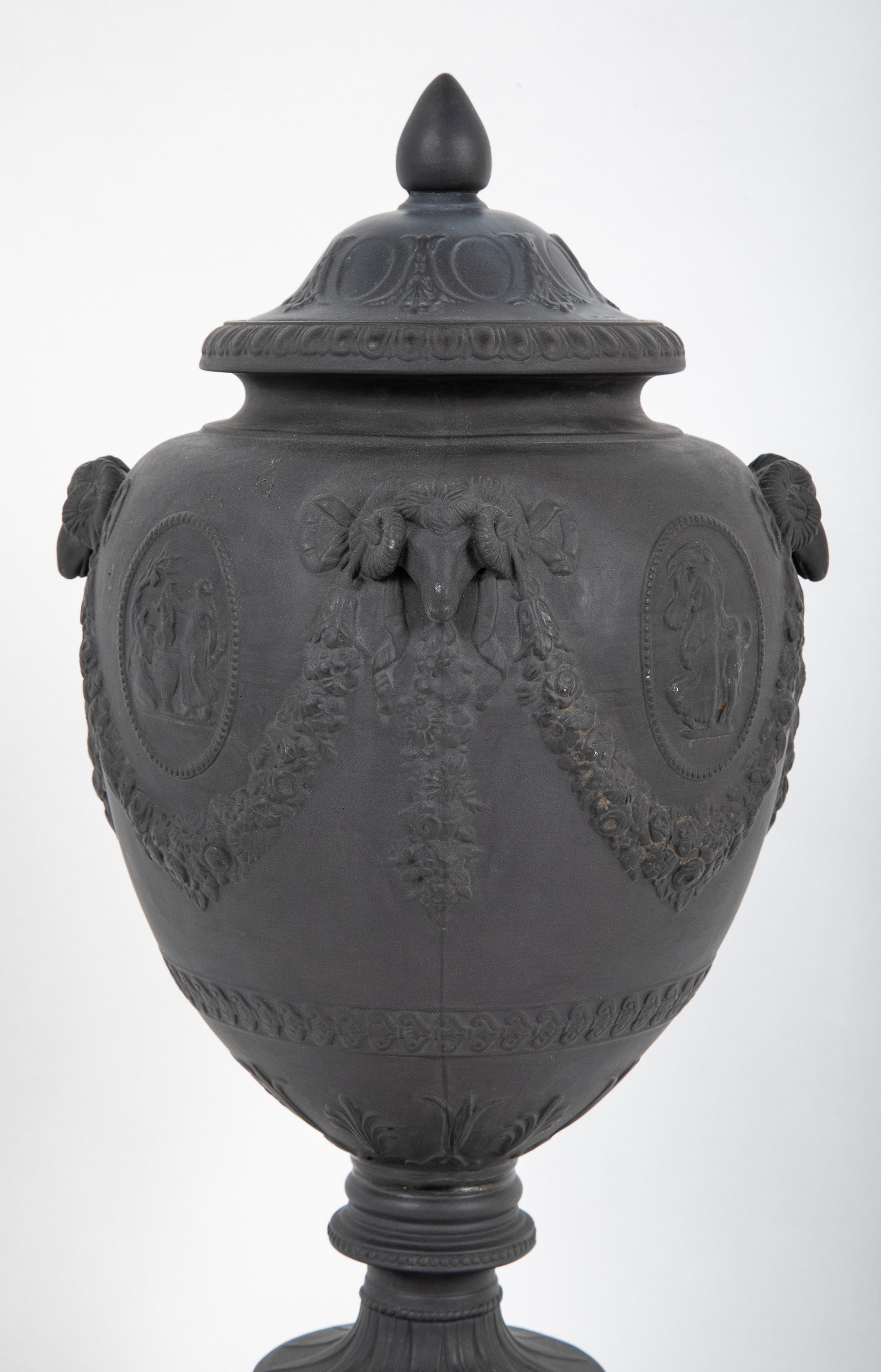 20th Century English Ceramic Urn in the Style of Wedgwood