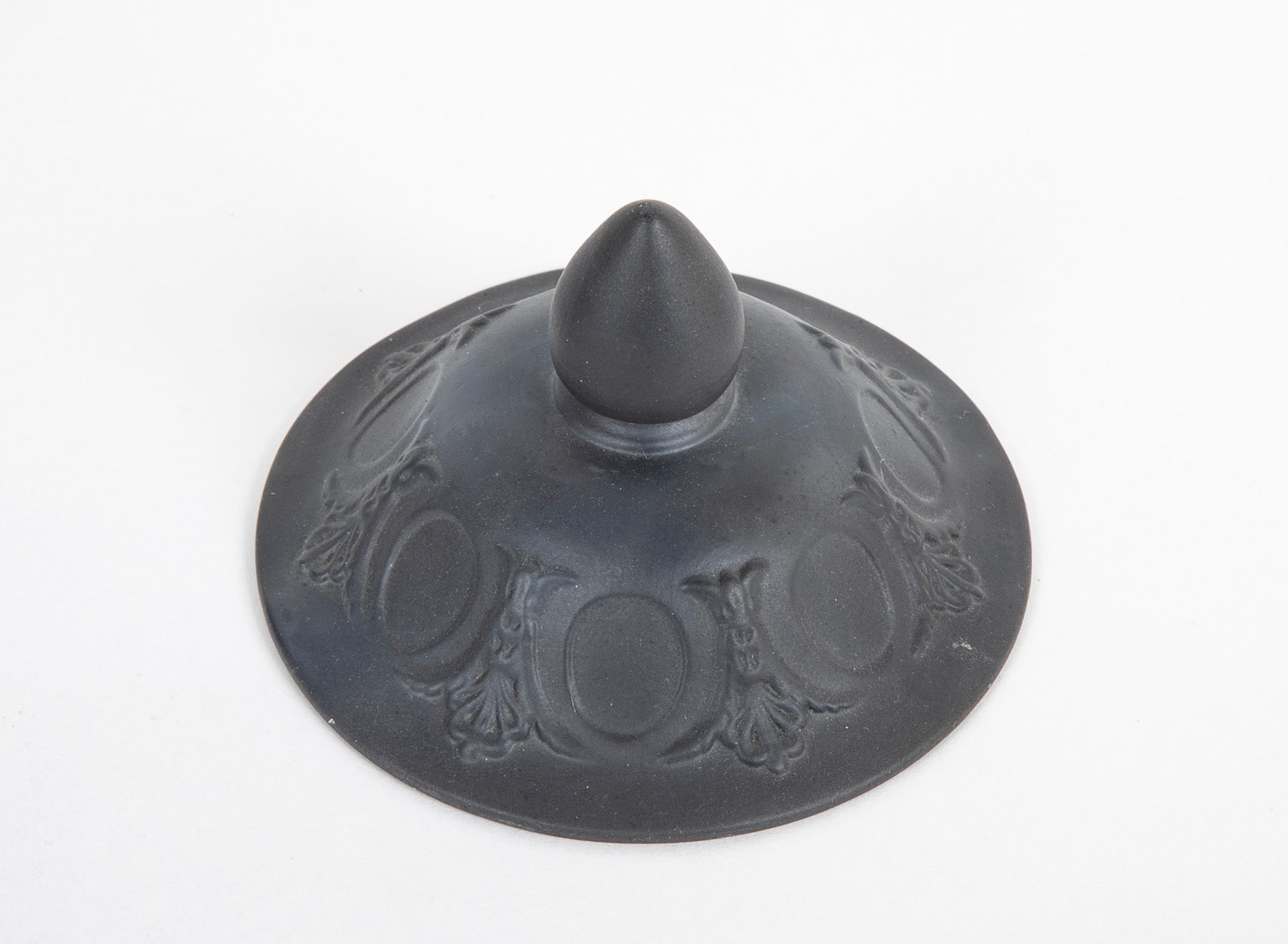20th Century English Ceramic Urn in the Style of Wedgwood