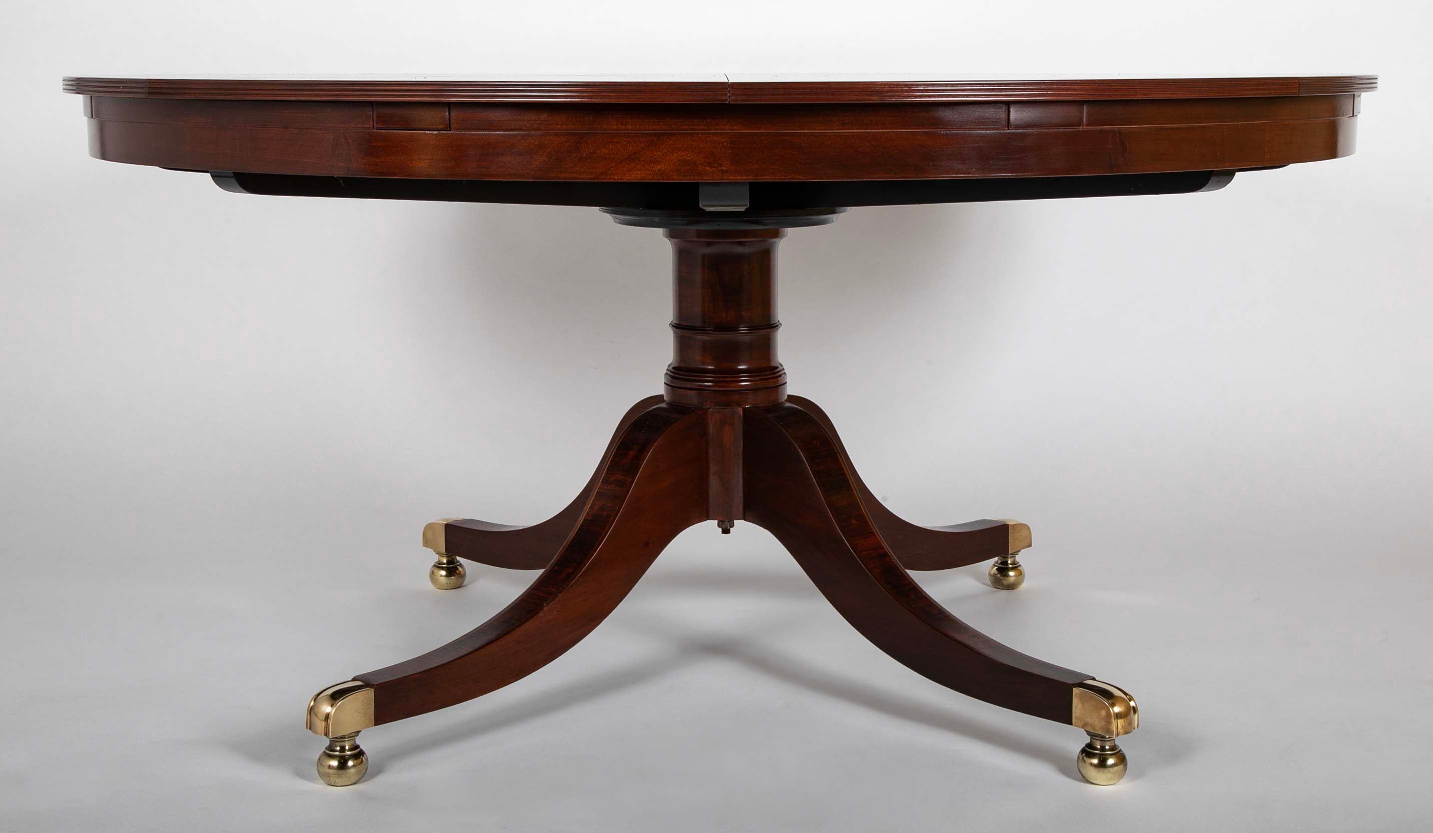 Mahogany Jupe Style Circular Extension Table