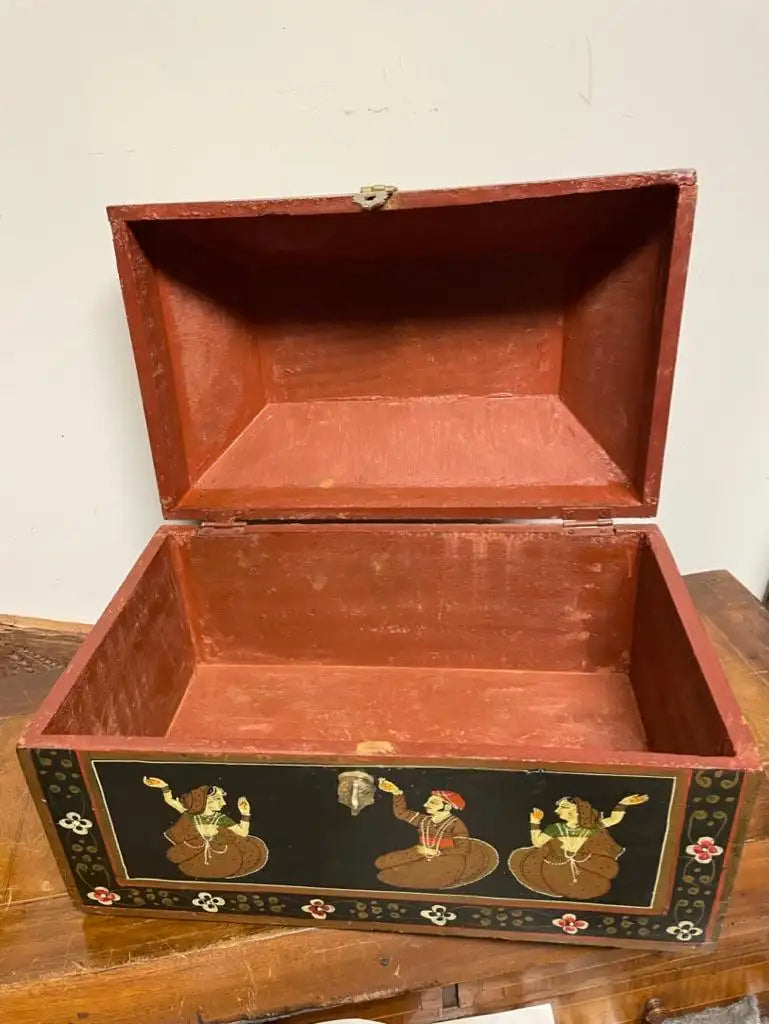 Anglo Indian Decorative Box with Painted Figures of Dancers