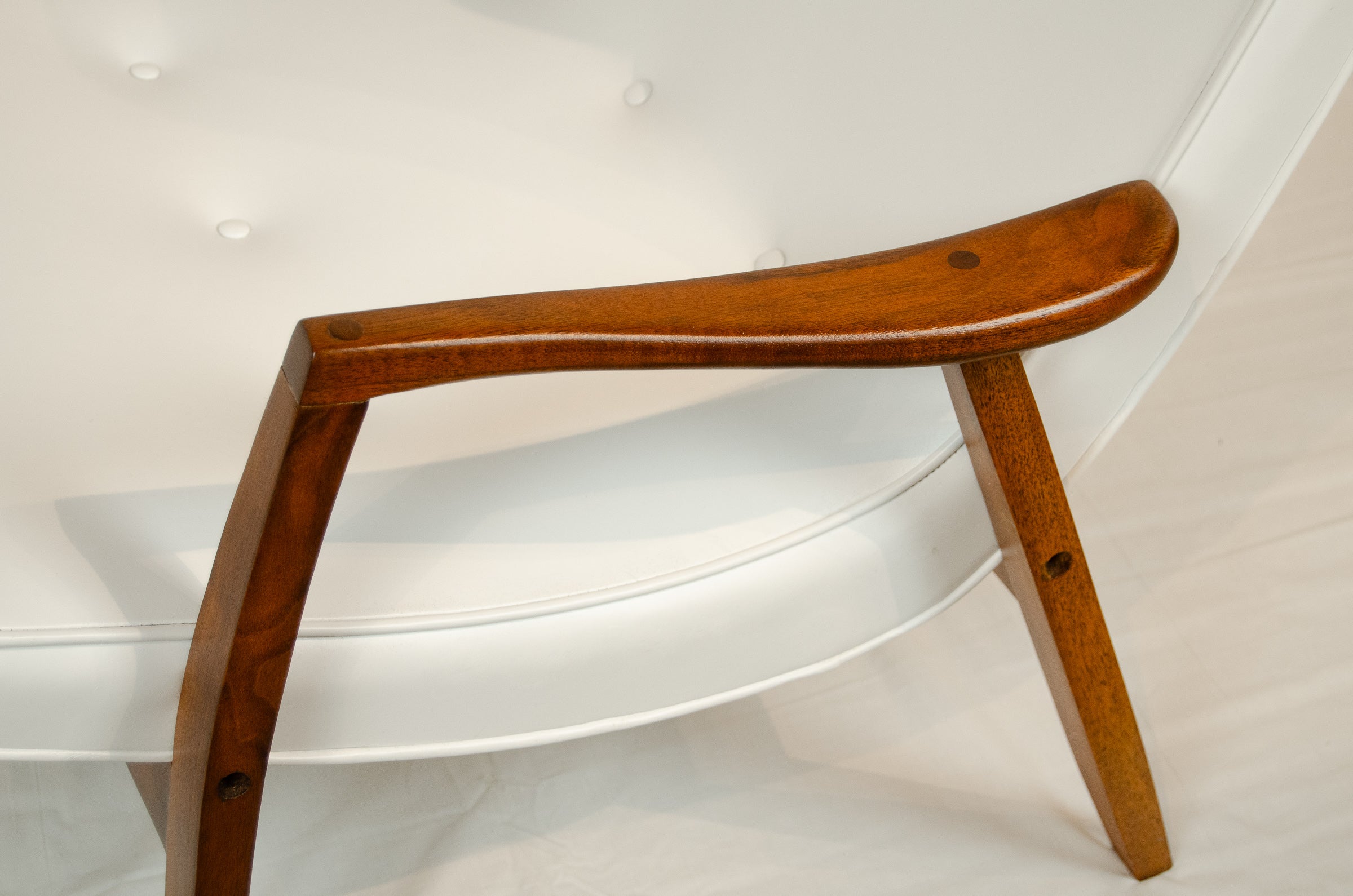 Scoop Back White Lounge Chair by Milo Baughman
