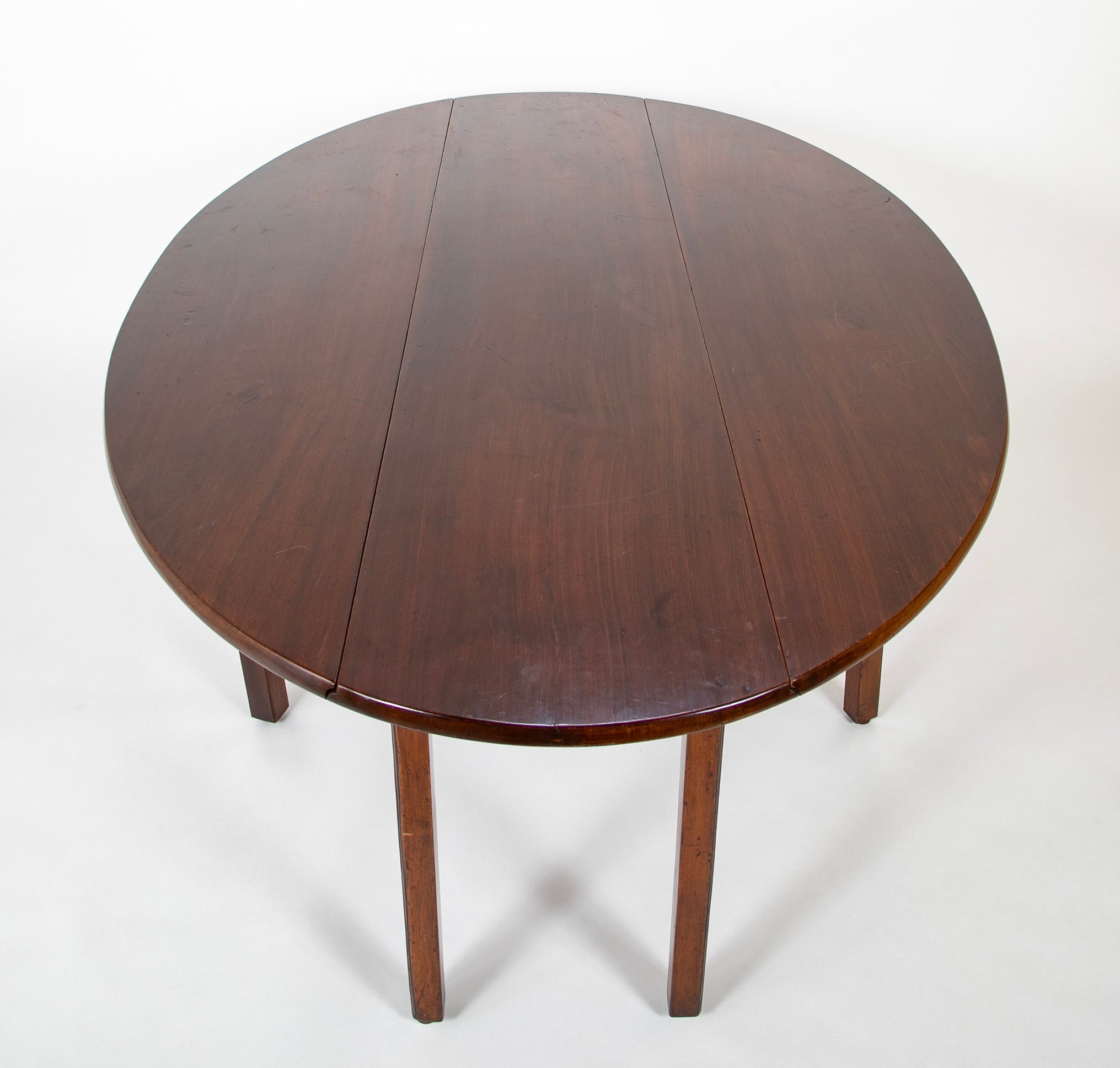 English George III Six Leg Mahogany Hunt Table