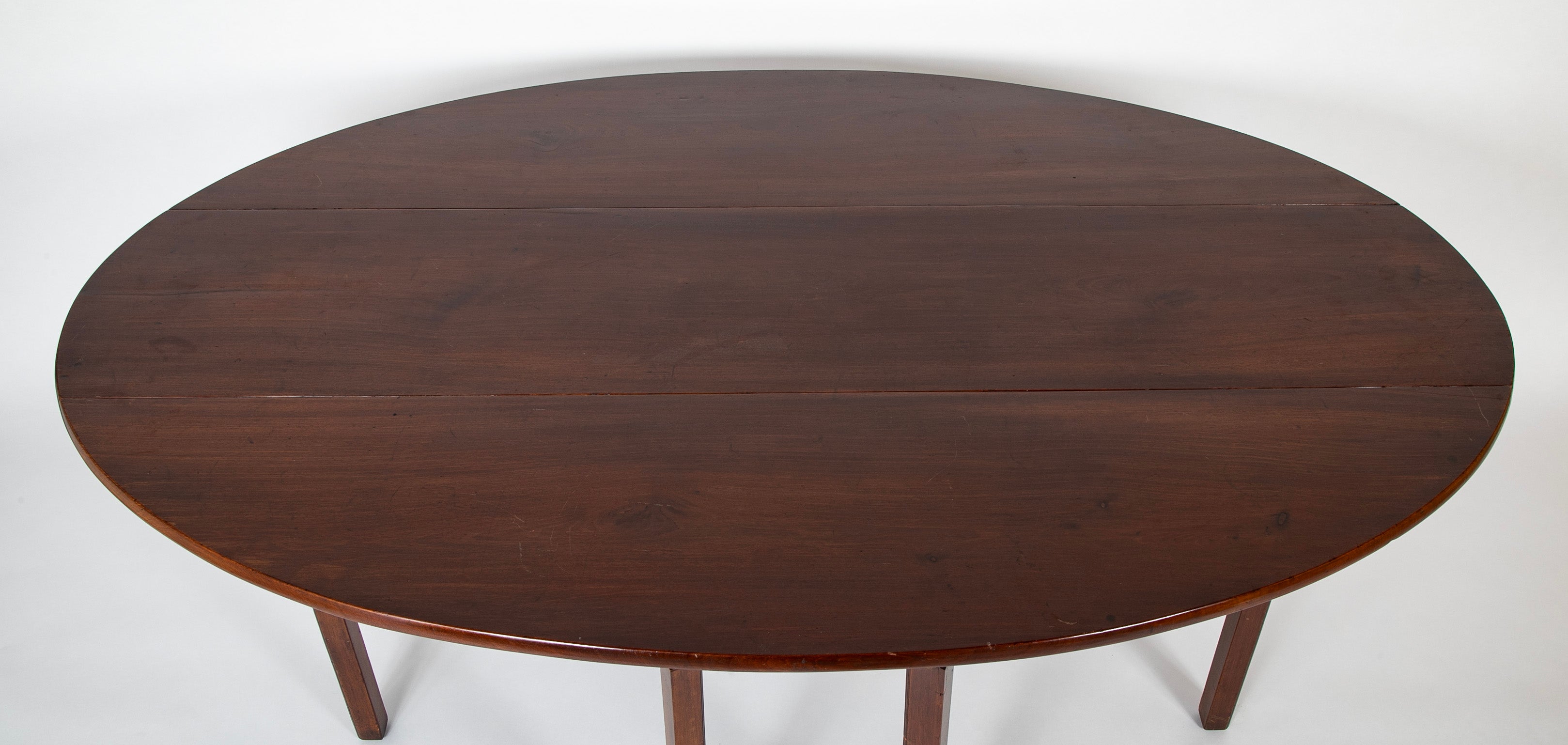 English George III Six Leg Mahogany Hunt Table