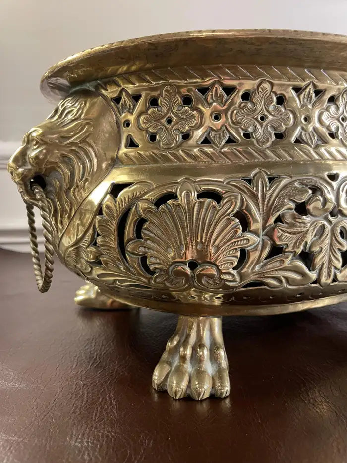 19th Century Dutch Baroque Style Brass Jardiniere with Lion Heads and Paw Feet