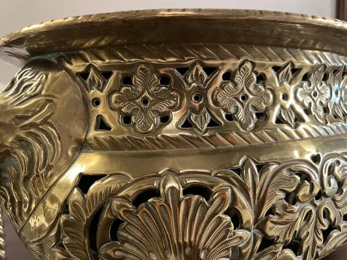 19th Century Dutch Baroque Style Brass Jardiniere with Lion Heads and Paw Feet