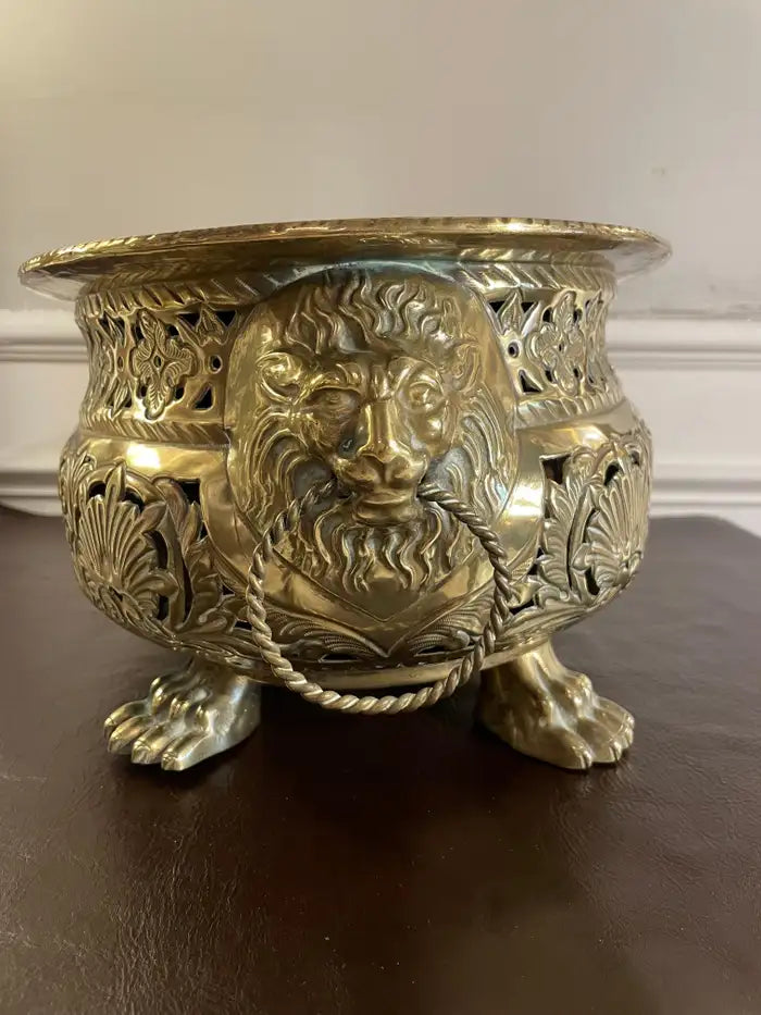 19th Century Dutch Baroque Style Brass Jardiniere with Lion Heads and Paw Feet