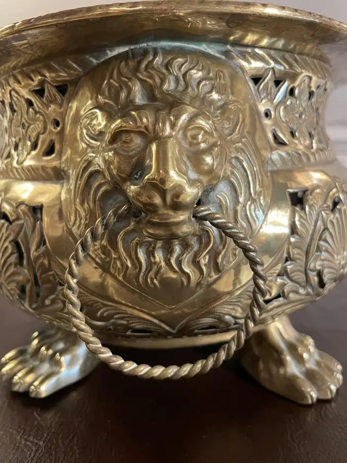 19th Century Dutch Baroque Style Brass Jardiniere with Lion Heads and Paw Feet