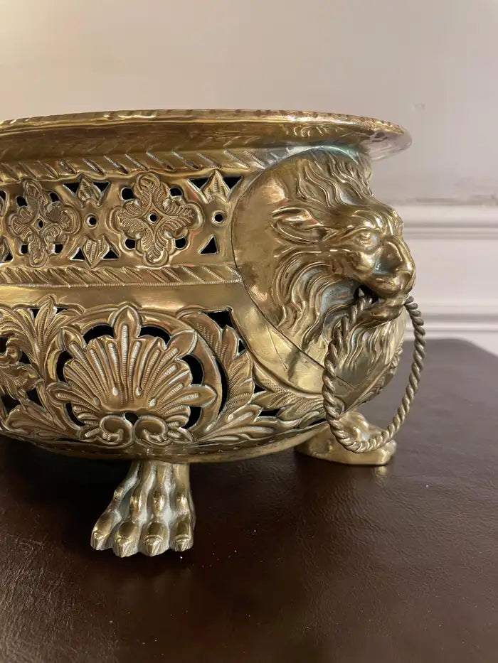 19th Century Dutch Baroque Style Brass Jardiniere with Lion Heads and Paw Feet