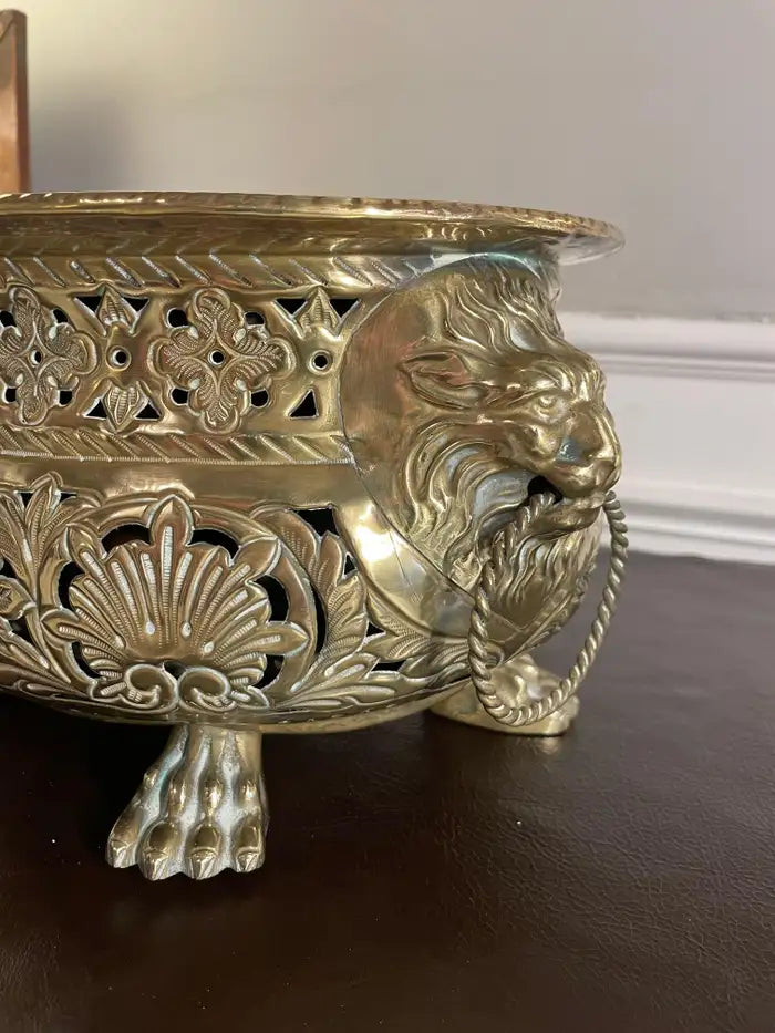 19th Century Dutch Baroque Style Brass Jardiniere with Lion Heads and Paw Feet