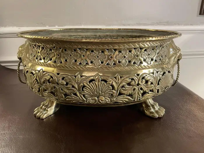 19th Century Dutch Baroque Style Brass Jardiniere with Lion Heads and Paw Feet