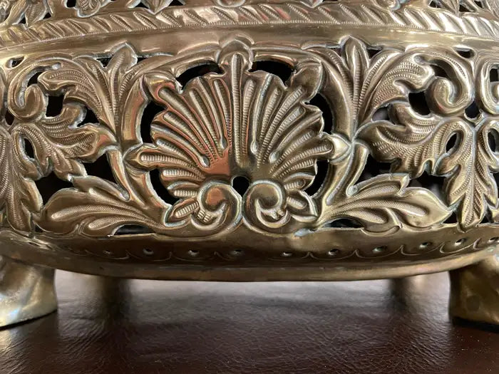 19th Century Dutch Baroque Style Brass Jardiniere with Lion Heads and Paw Feet