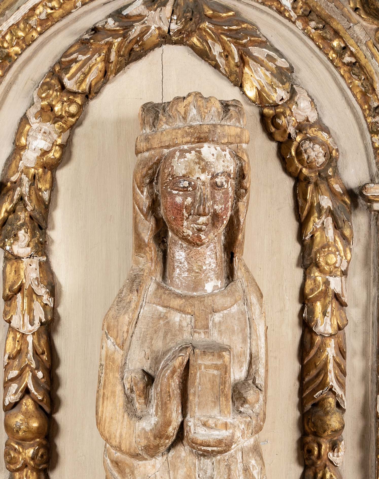 Beautifully Carved Catholic Panneau de Bois with Madonna and Angels