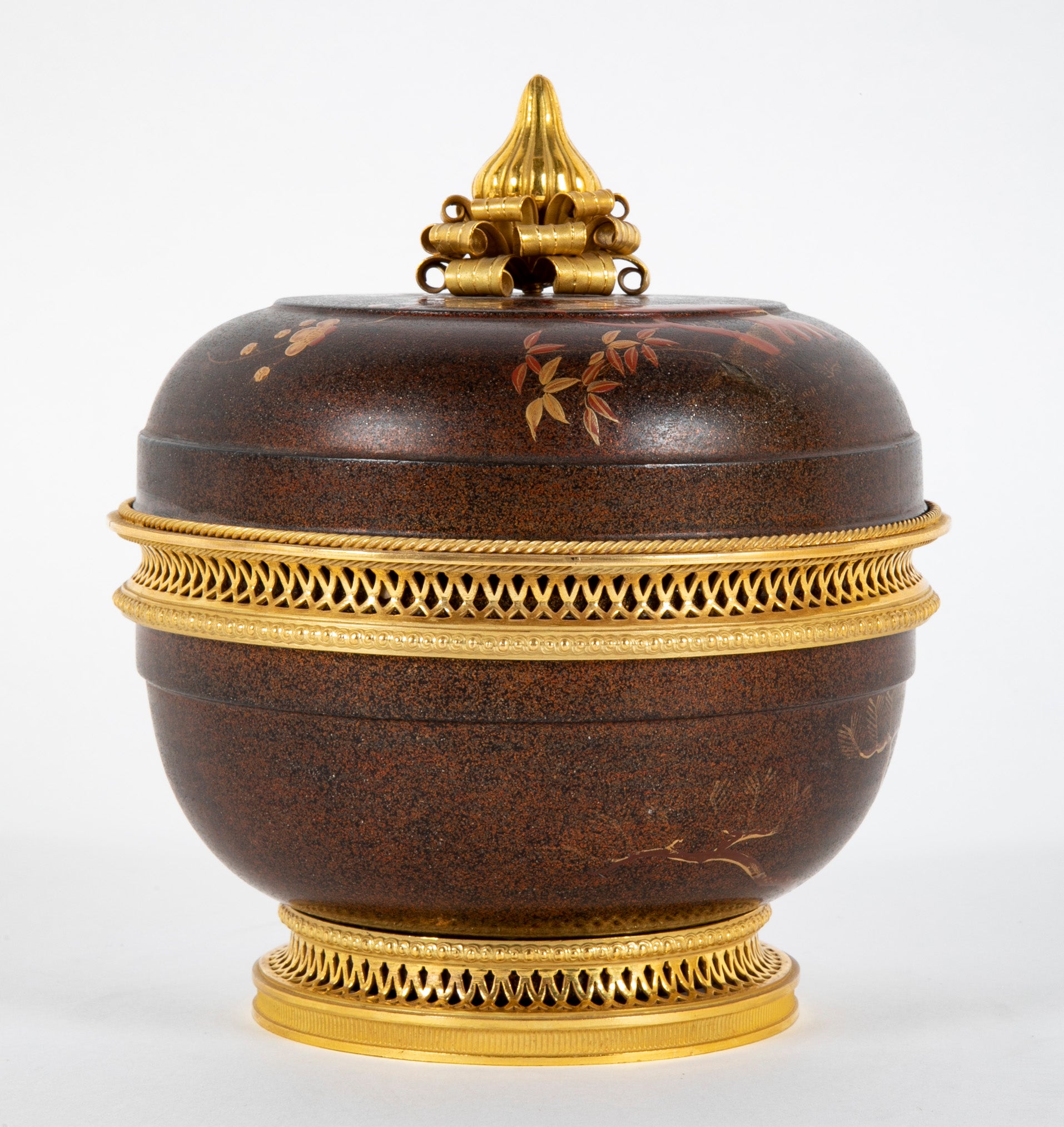Lacquer Pot Pourrie Box and Cover
