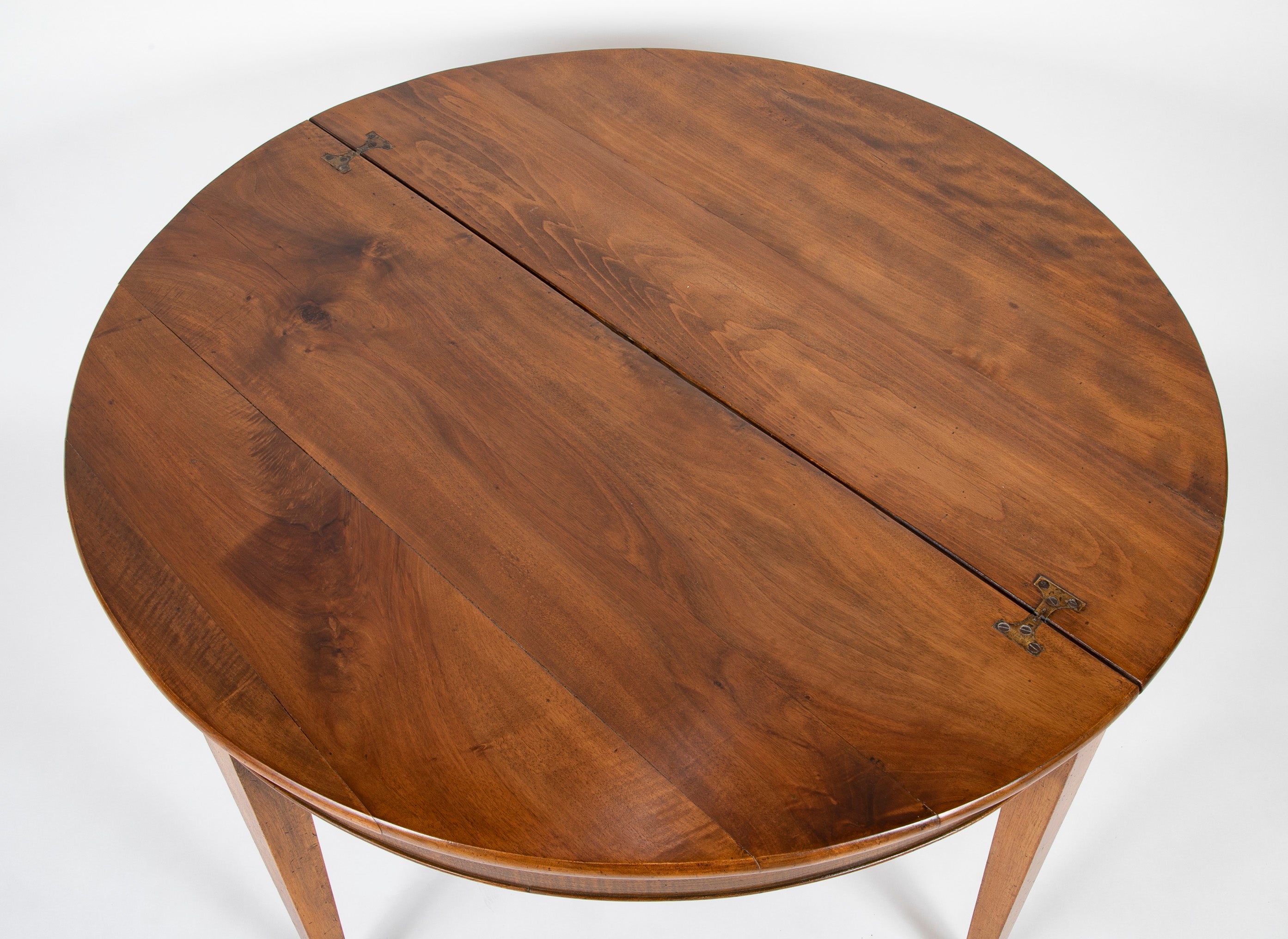 Early 19th Century Walnut Dining Table