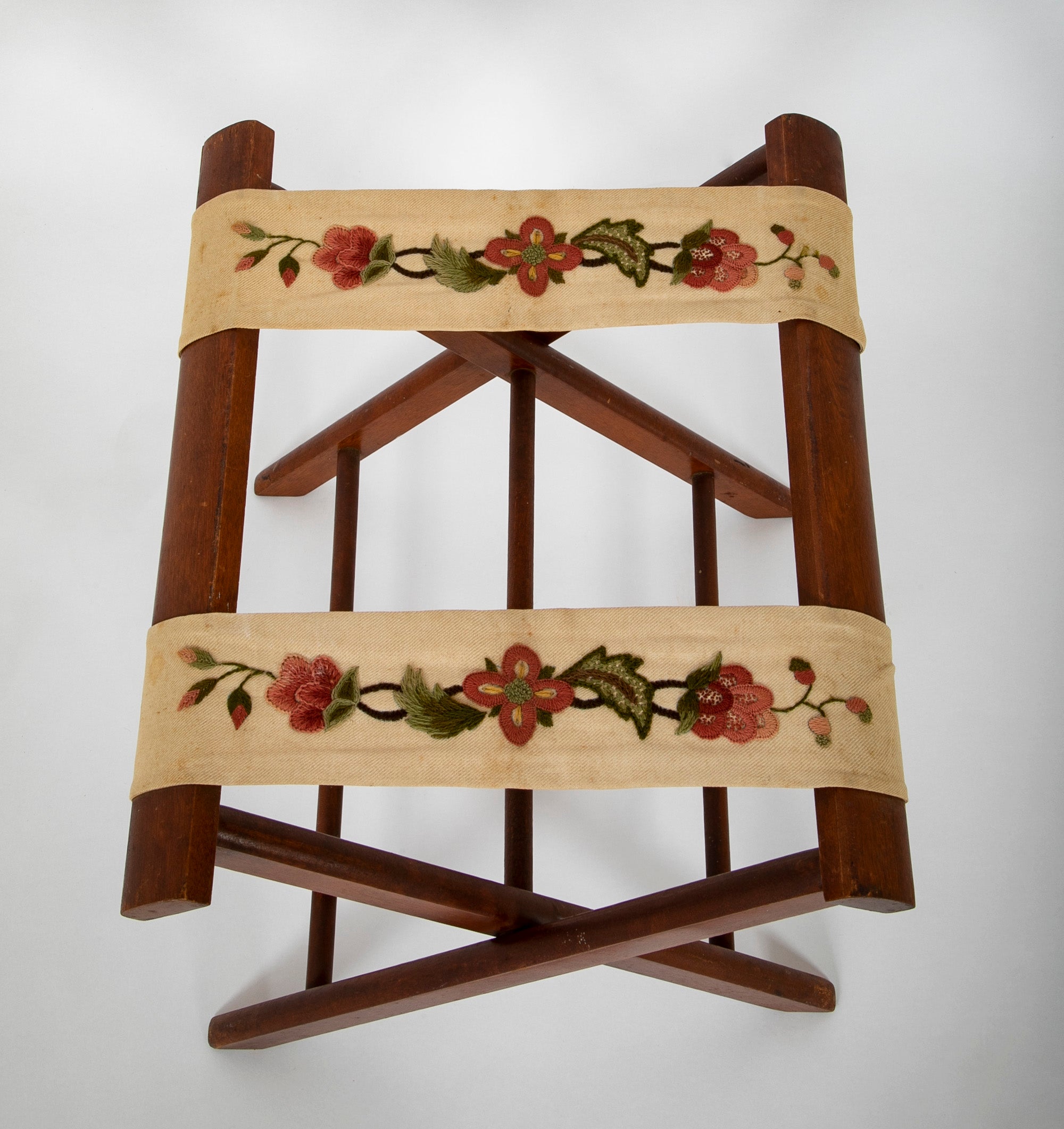 A Maple Folding Luggage Stand