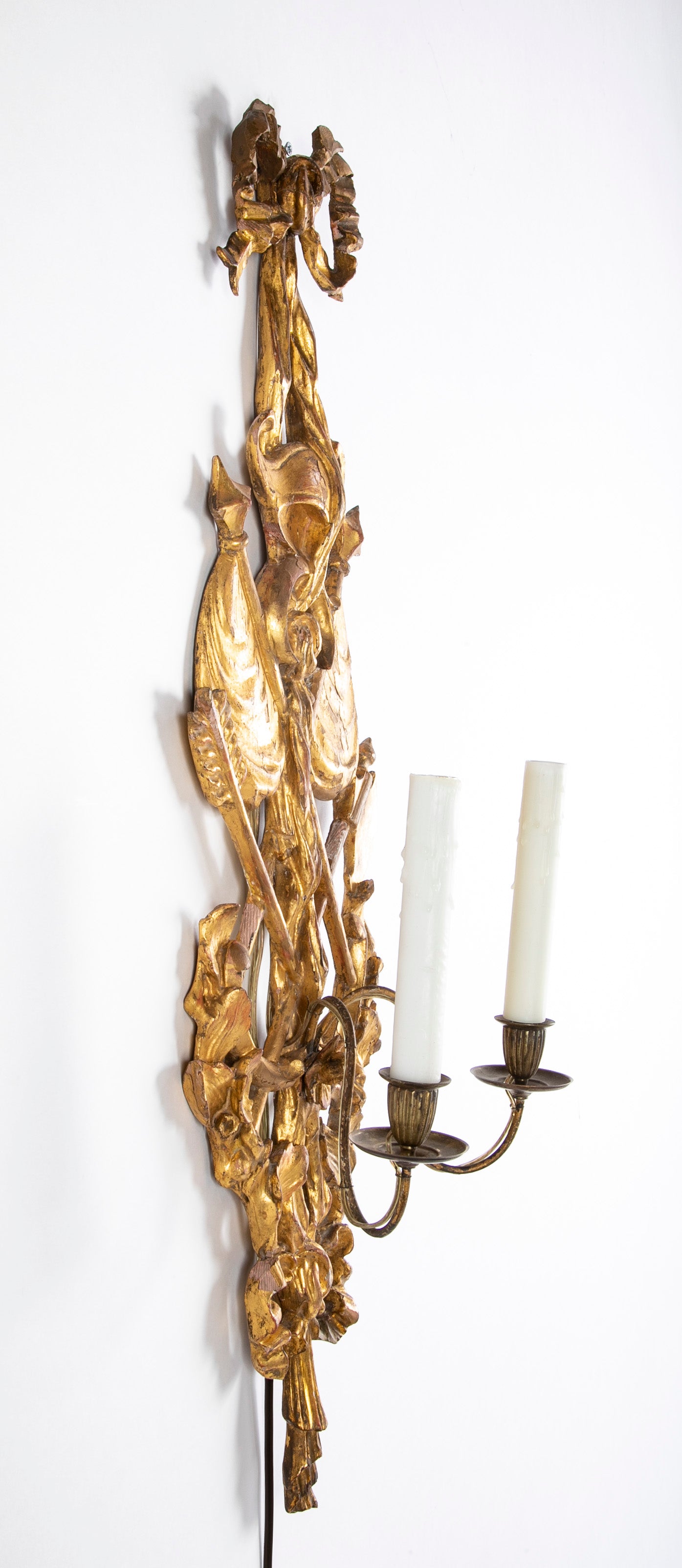 Pair of Italian Giltwood Wall Sconces in Neoclassical Trophy Form