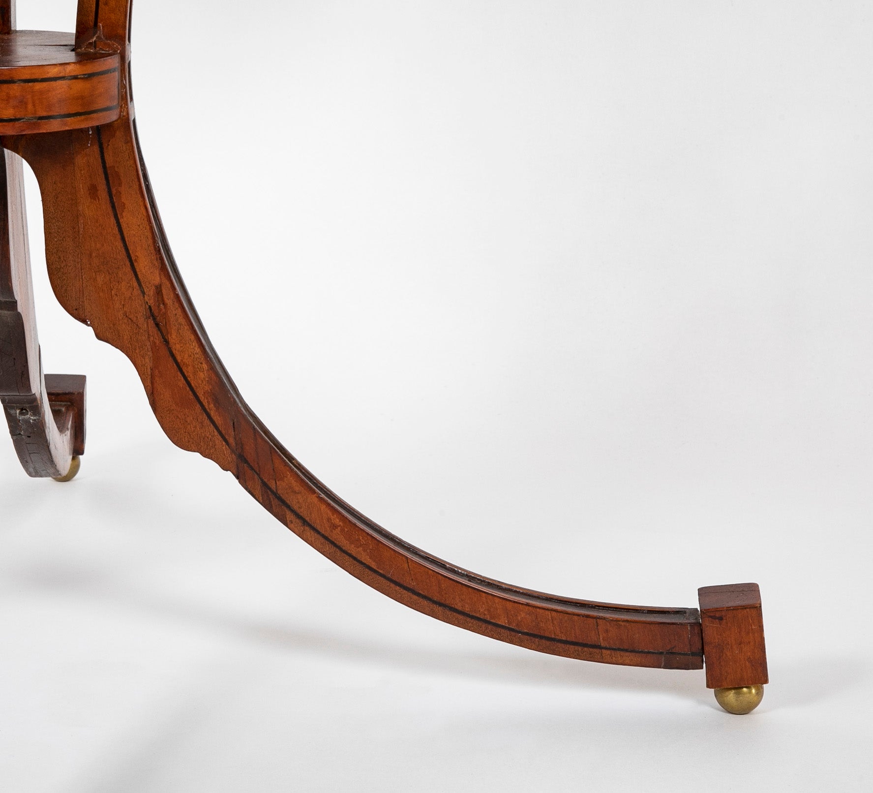 English Neoclassical Oval Mahogany Table with Inlaid Chinese Decorative Scene