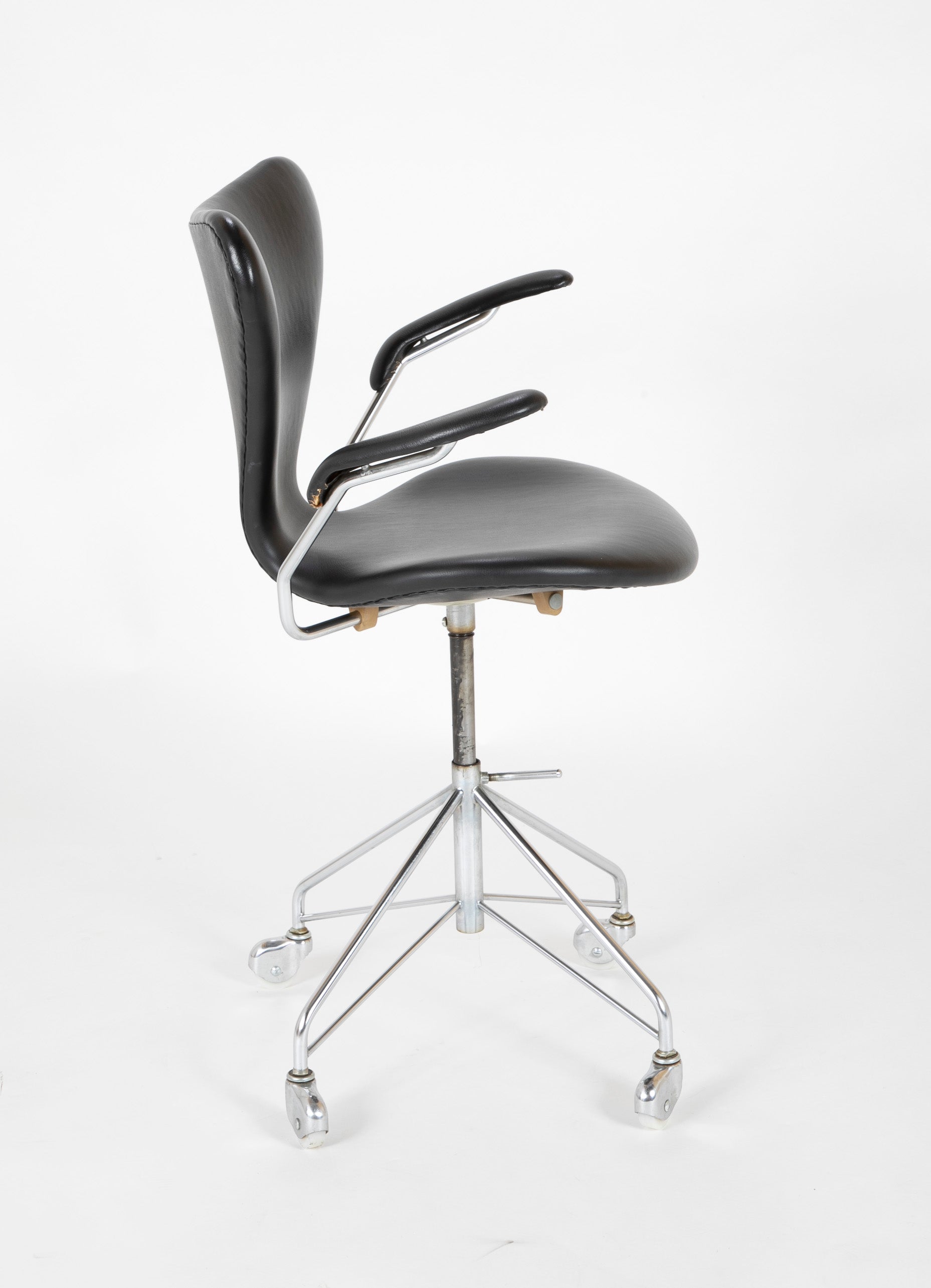Model 3117 Desk Chair by Arne Jacobsen for Fritz Hansen Sevener