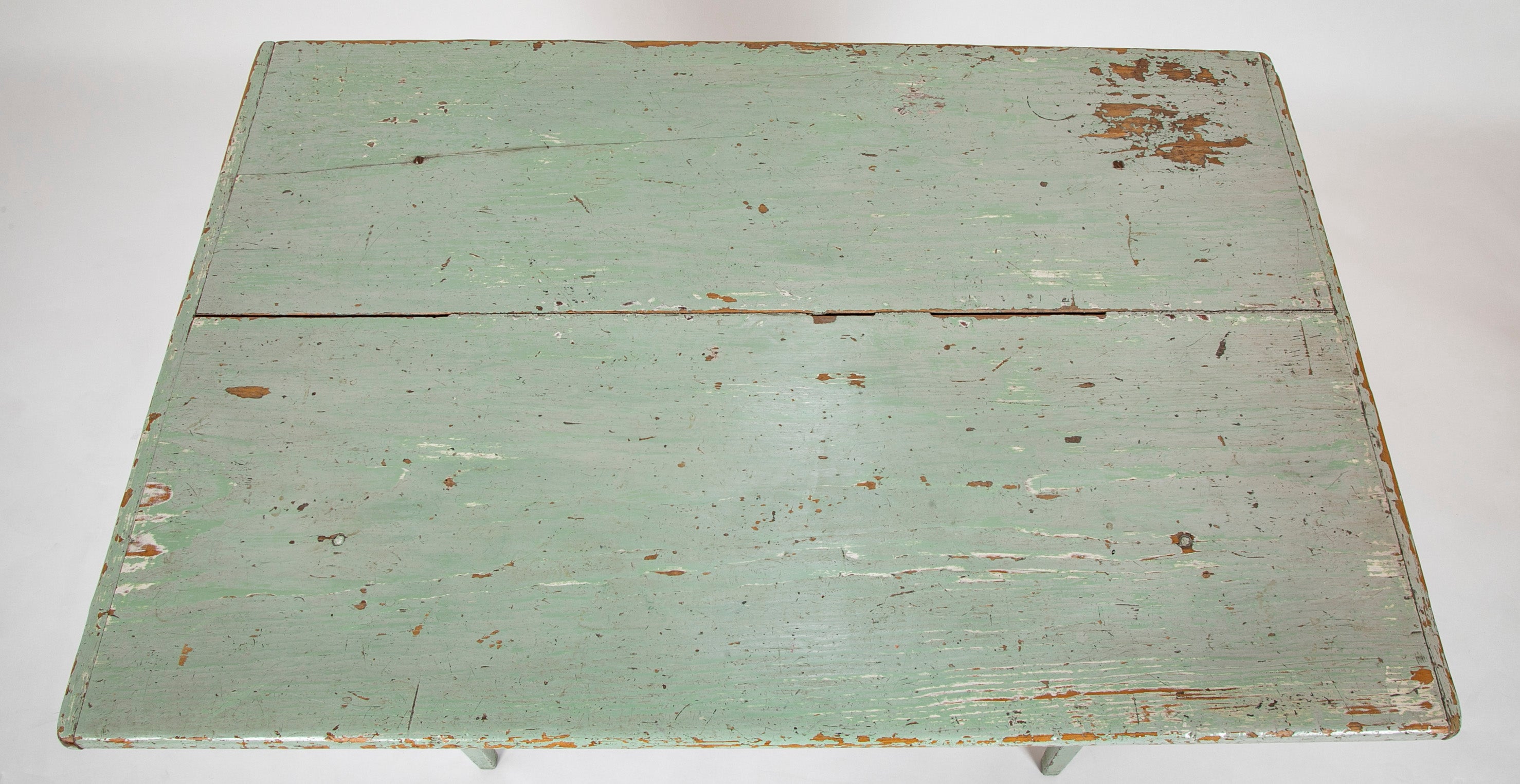 Early 19th Century American Pine Tavern Table