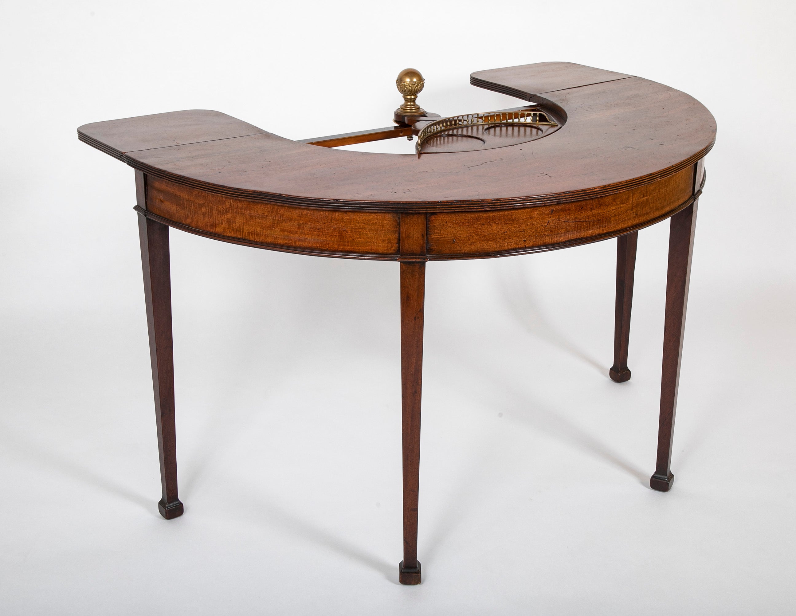 Rare George III Mahogany Drop Leaf Hunt Table with Swivel Bottle Server
