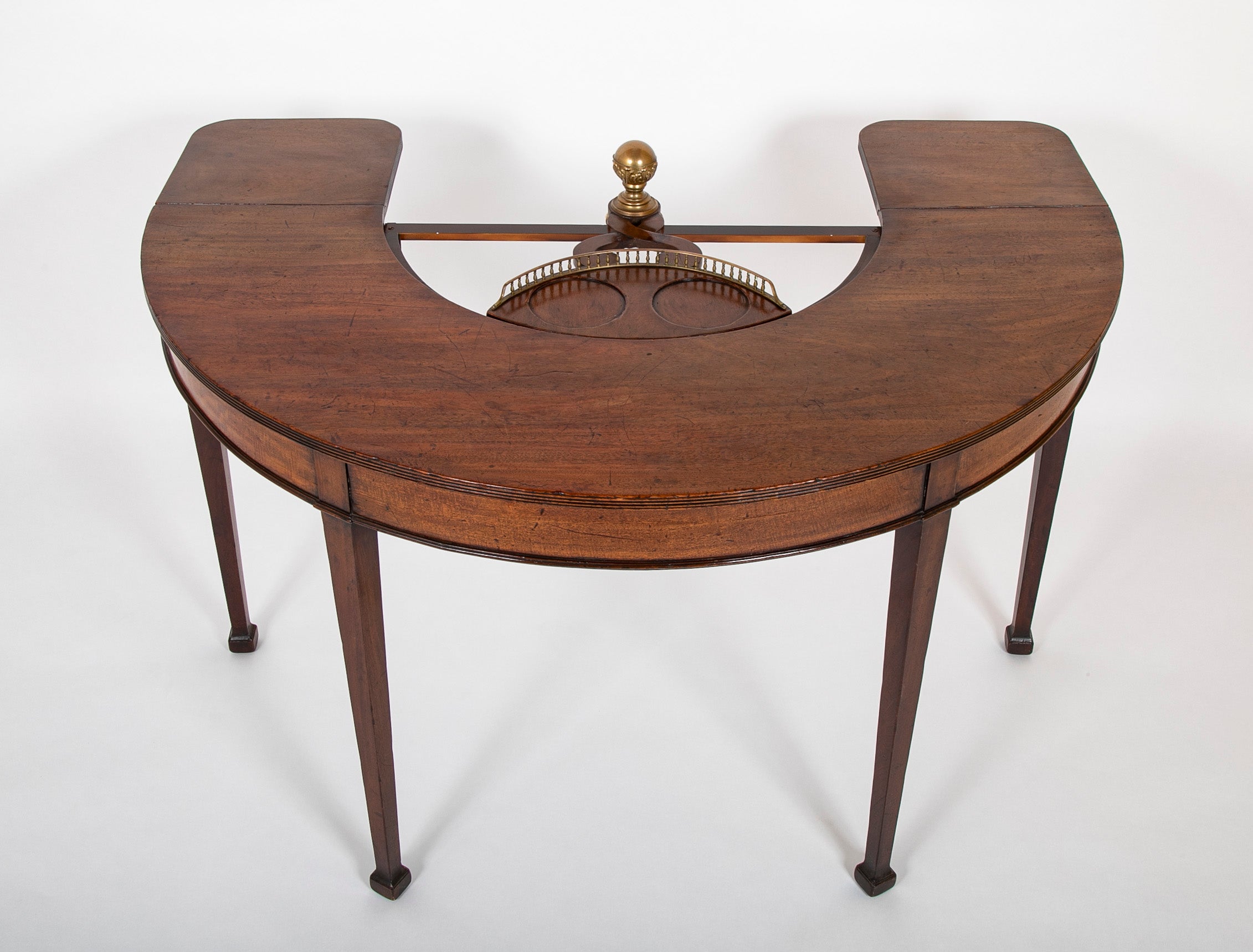 Rare George III Mahogany Drop Leaf Hunt Table with Swivel Bottle Server