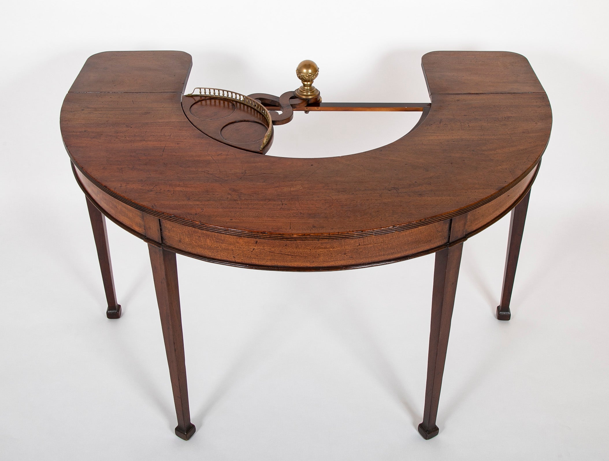 Rare George III Mahogany Drop Leaf Hunt Table with Swivel Bottle Server