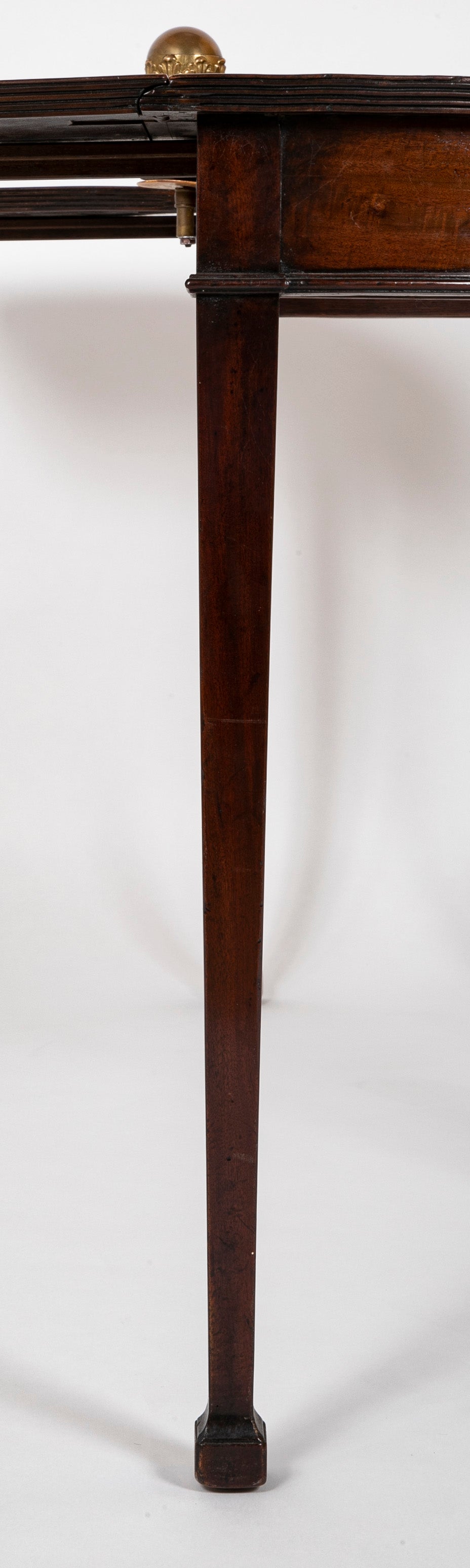 Rare George III Mahogany Drop Leaf Hunt Table with Swivel Bottle Server