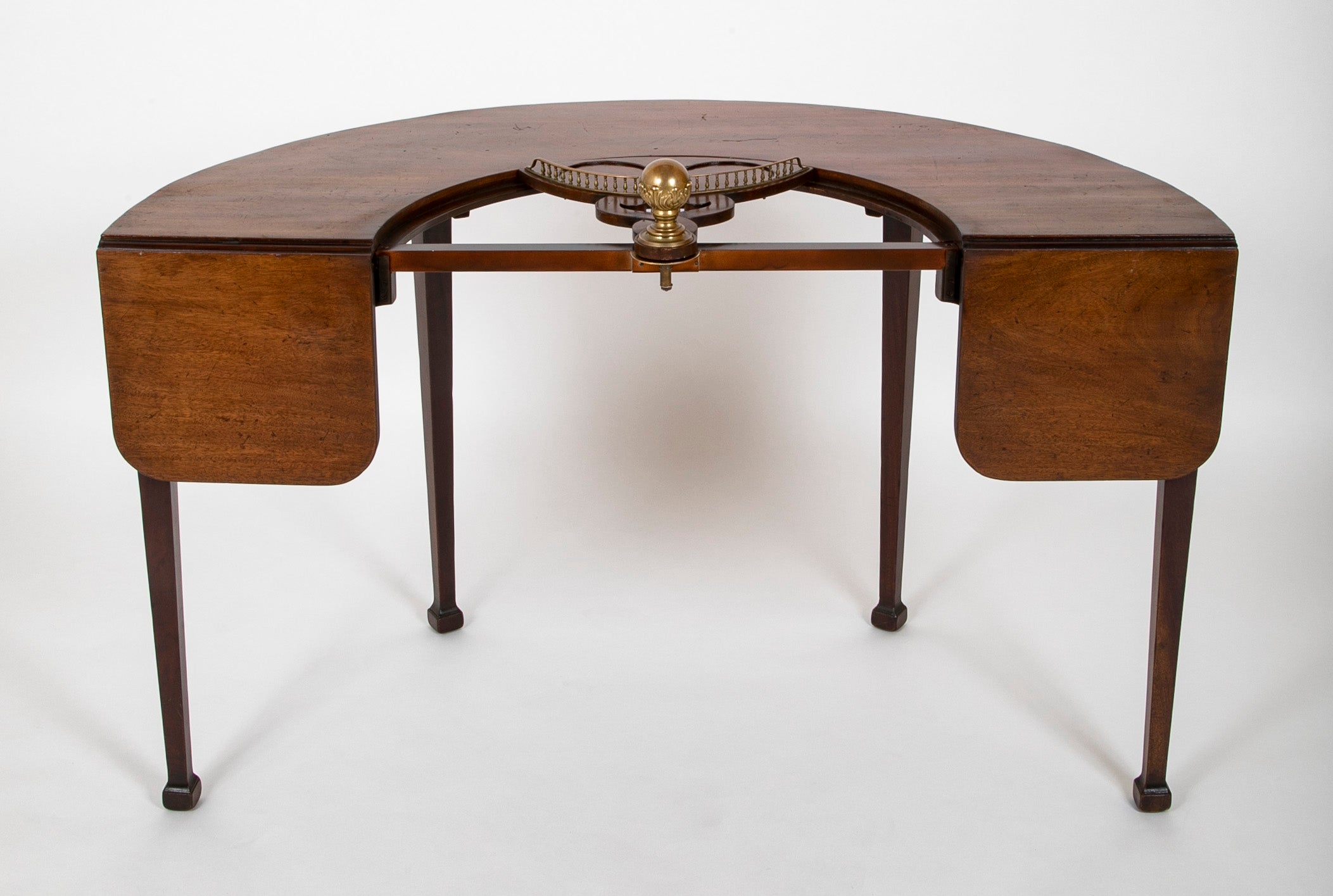 Rare George III Mahogany Drop Leaf Hunt Table with Swivel Bottle Server