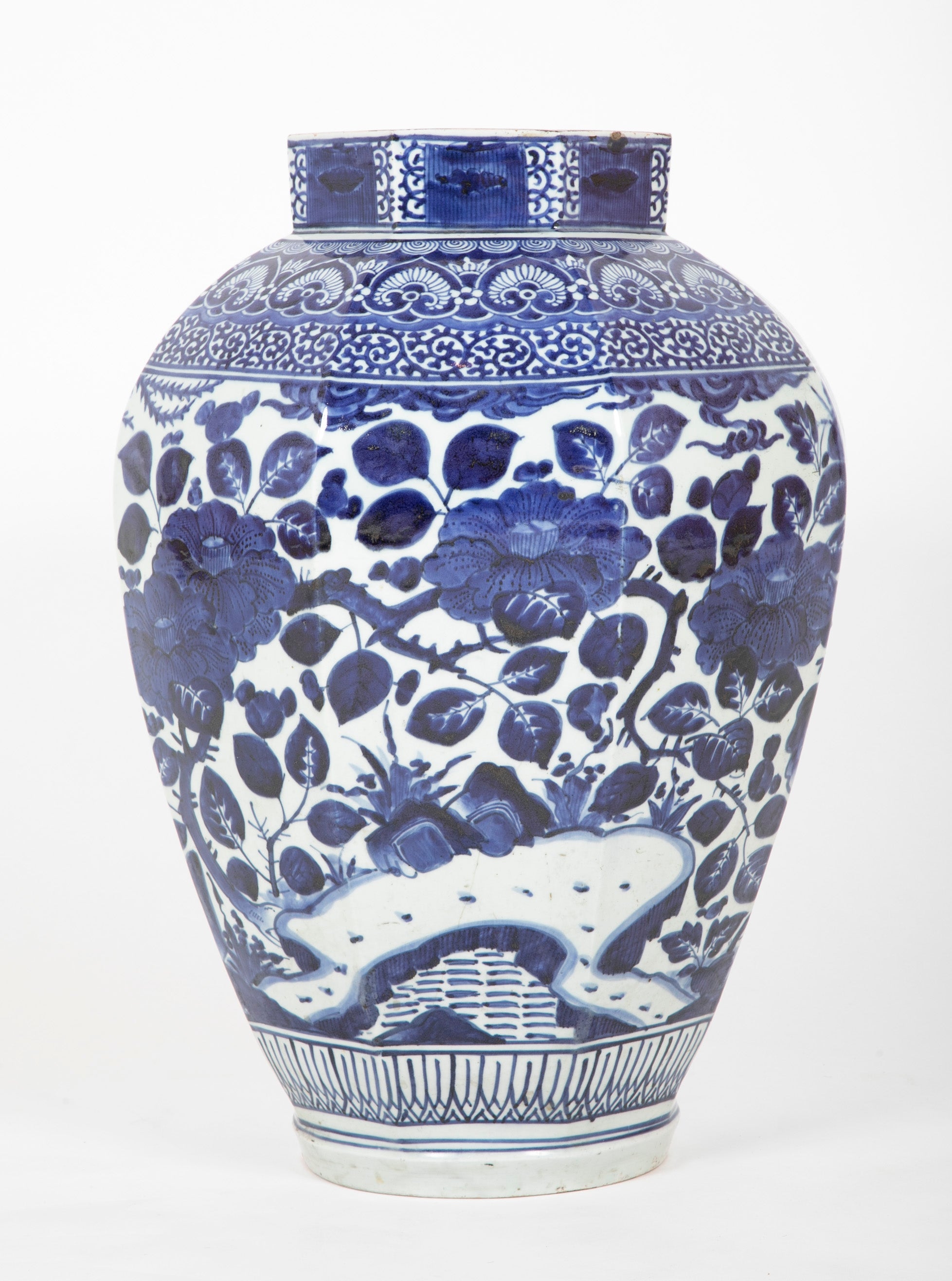 Large Late 17th/Early 18th Octagonal Blue & White Imari Jar