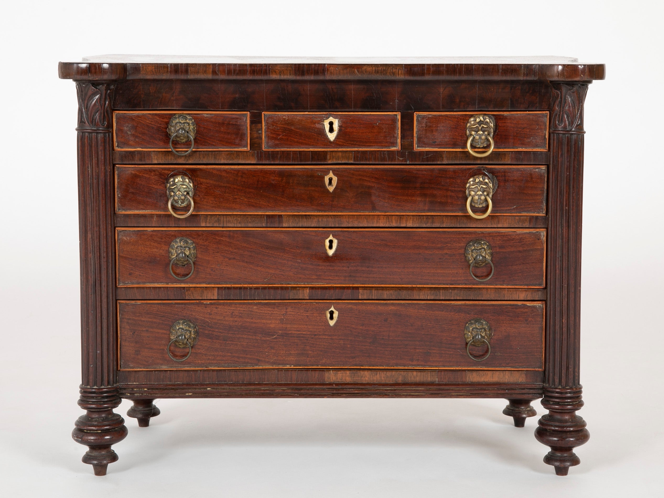 Serpentine Top Commode Model