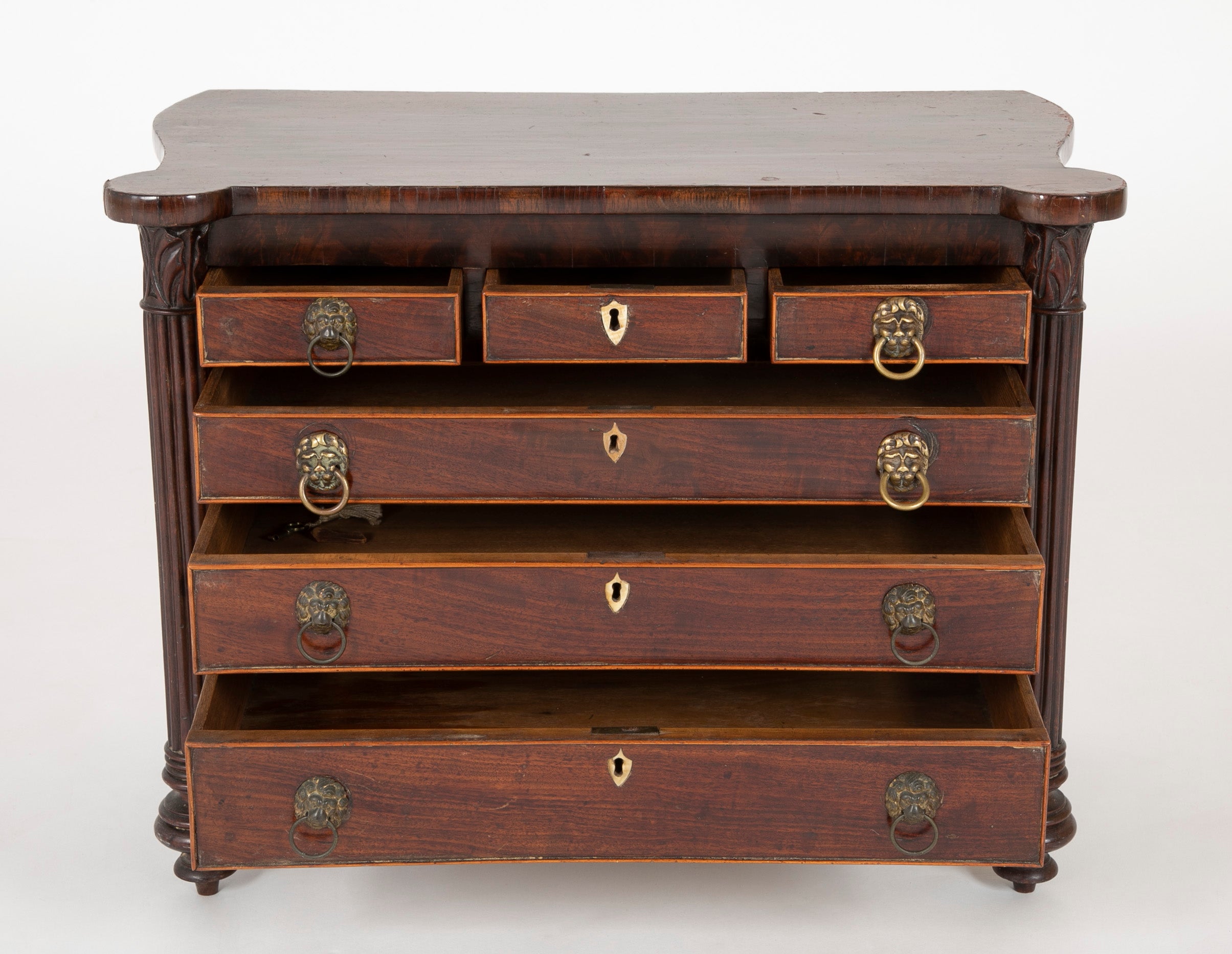 Serpentine Top Commode Model