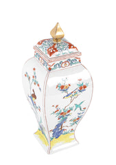 French Lidded Garniture Vase in the Kakiemon Style