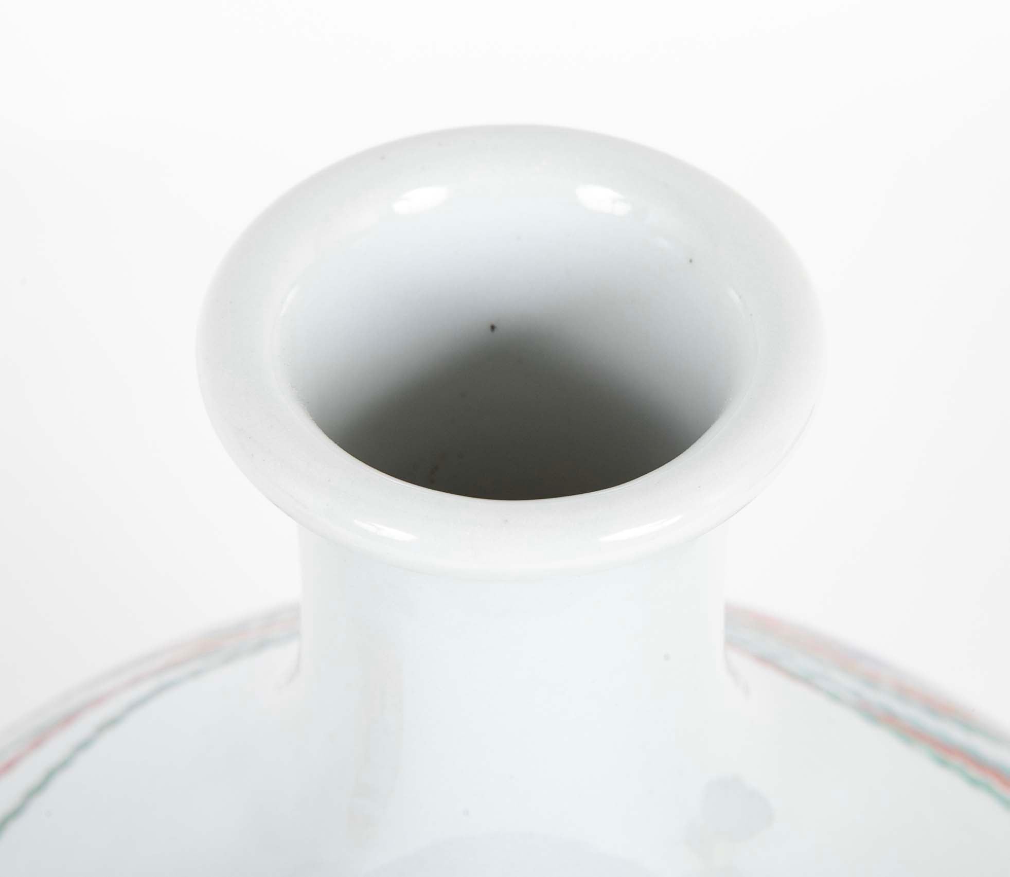 Kakiemon Porcelain Bottle Vase with Bladder Form with Phoenix and Paulownia Design