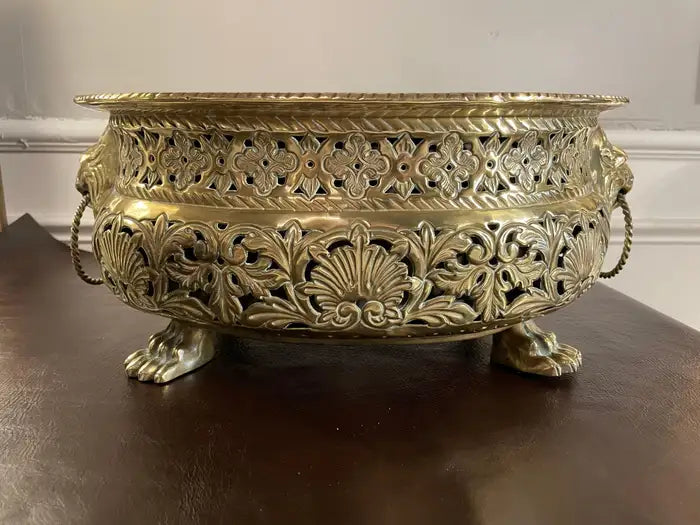 19th Century Dutch Baroque Style Brass Jardiniere with Lion Heads and Paw Feet
